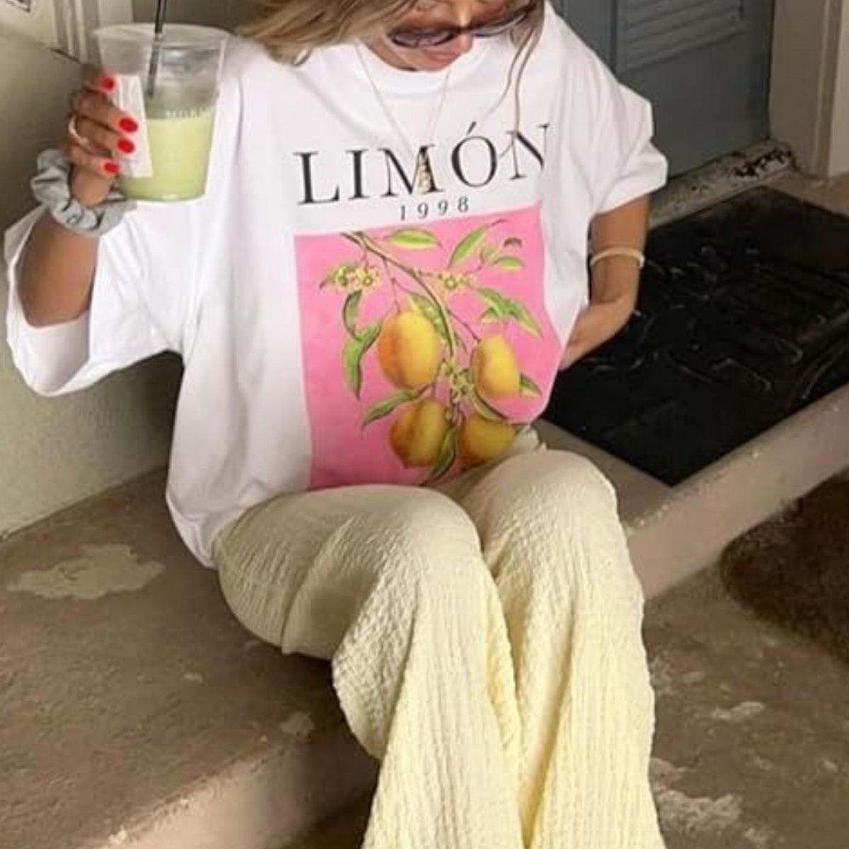 Kadın Yaz Enerjili Limon ve Çiçek Baskılı Beyaz Tişört