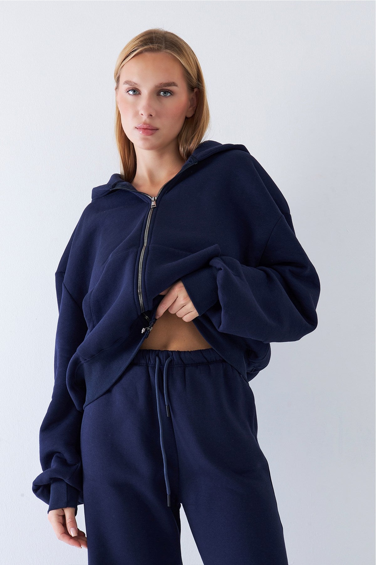 Kadın Oversize Zip Hoodie Lacivert – Fermuarlı, Kapüşonlu, Kangru Cep,  3 İplik Şardonlu Polar