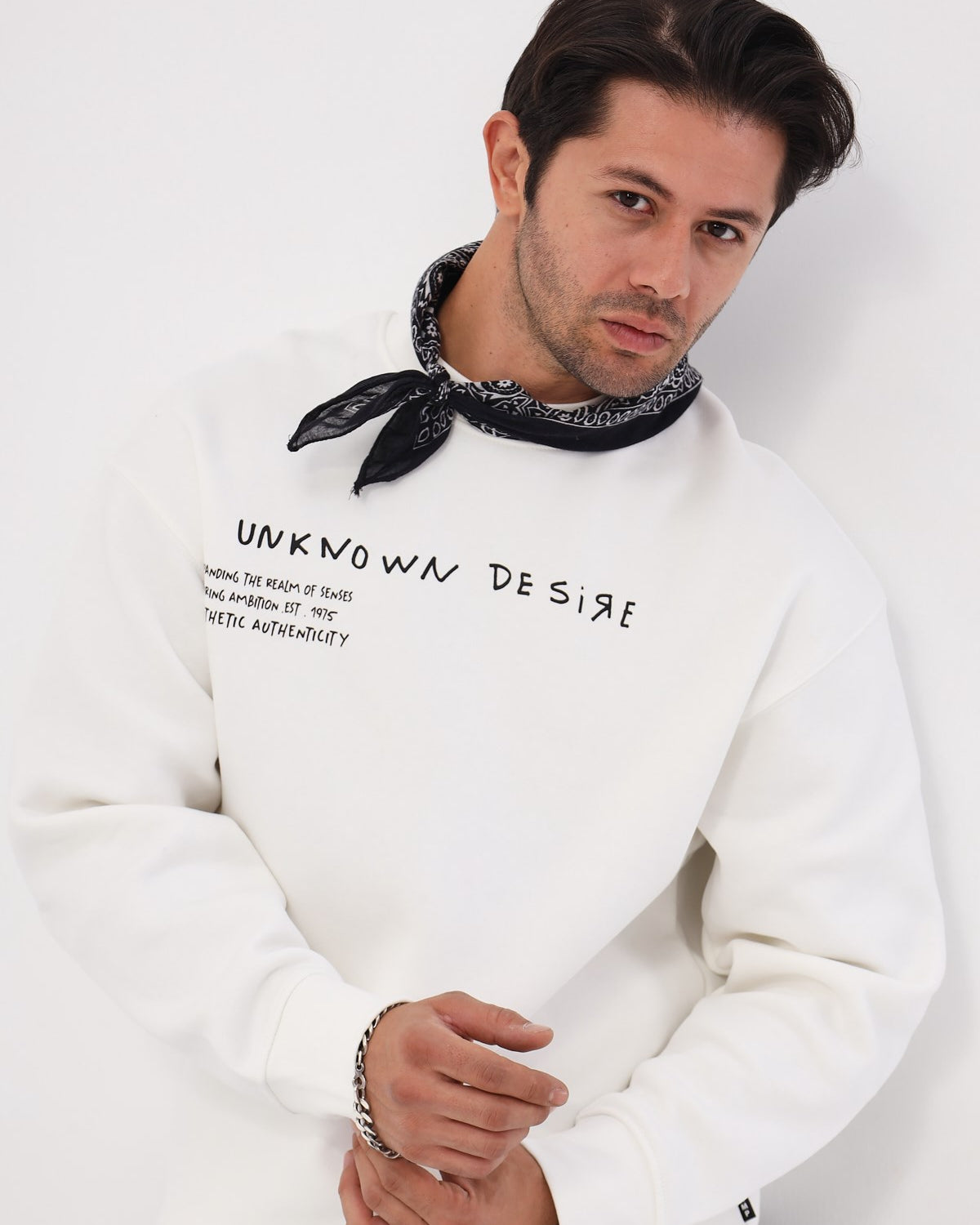 Bisiklet Yaka İçi Polar Unknown Desire Yazı Baskılı Beyaz Oversize Sweatshirt