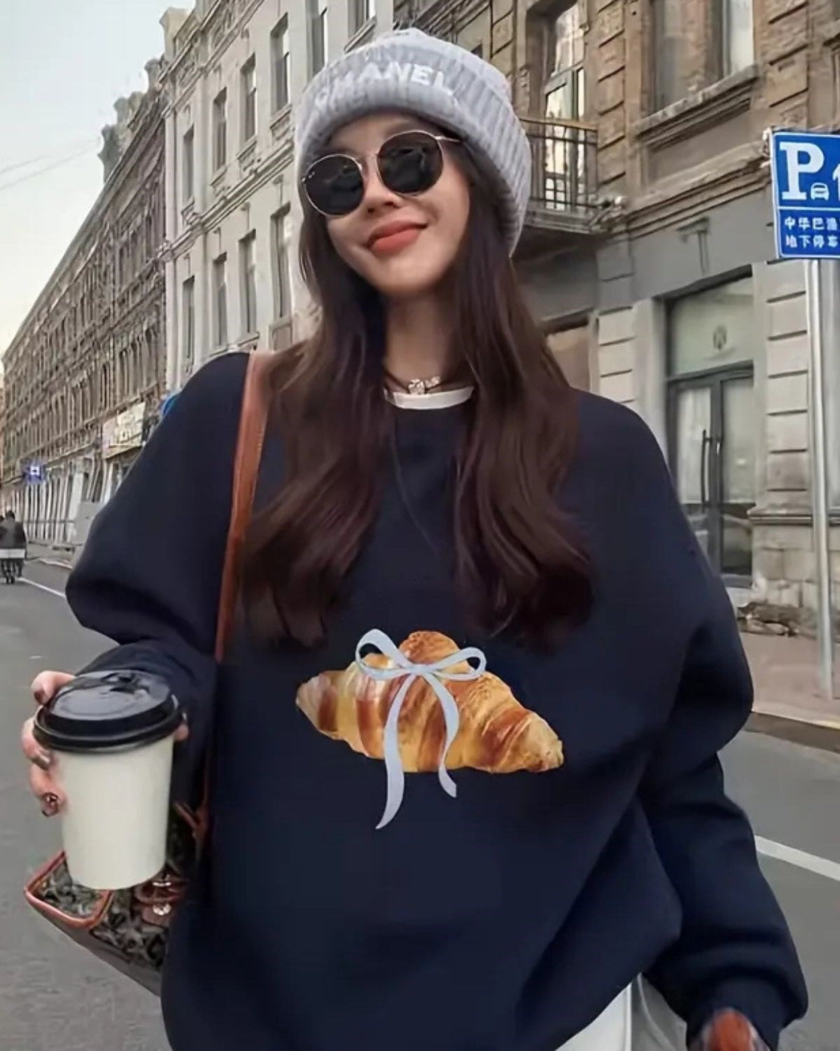 Kadın Oversize Sweatshirt Kurdeleli Croissant Baskılı Lacivert – Bisiklet Yaka, 3 İplik Polar