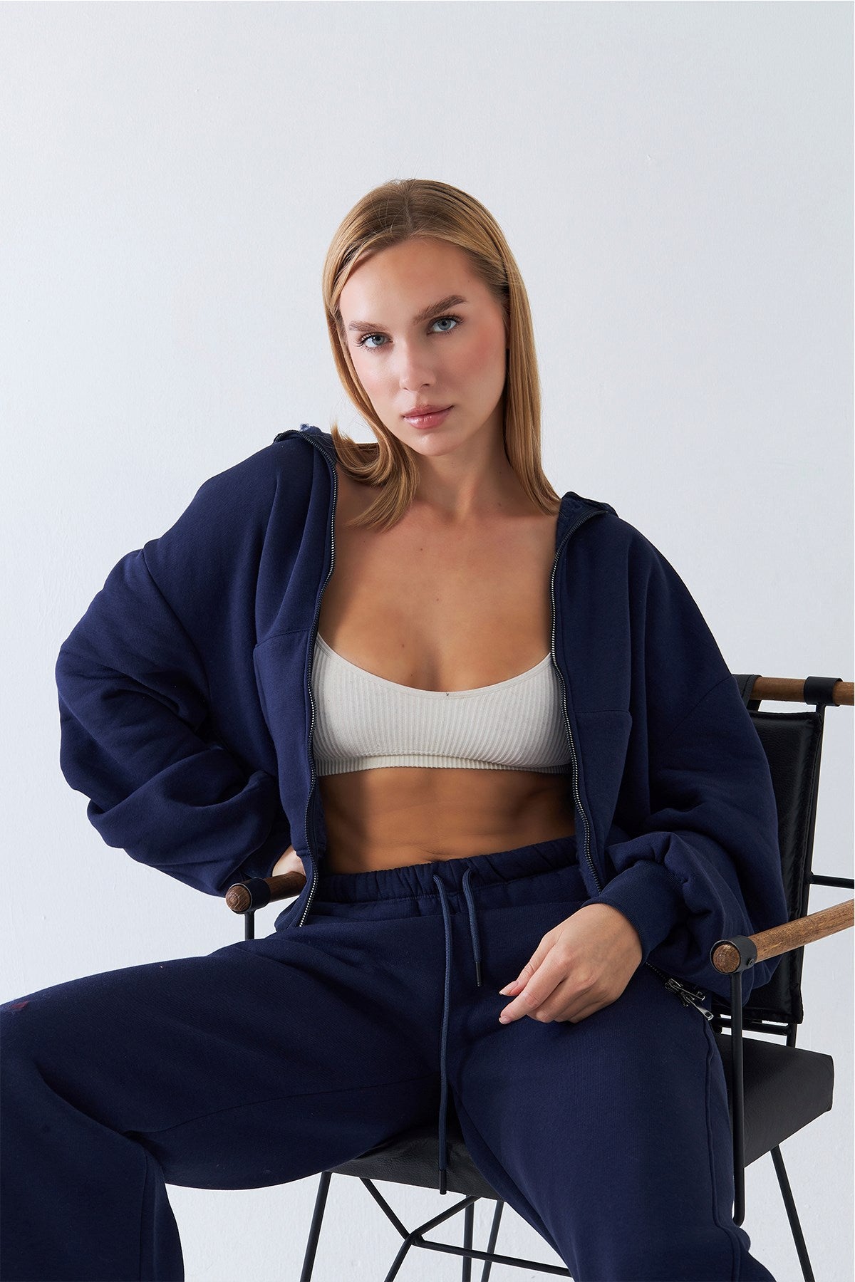 Kadın Oversize Zip Hoodie Lacivert – Fermuarlı, Kapüşonlu, Kangru Cep,  3 İplik Şardonlu Polar