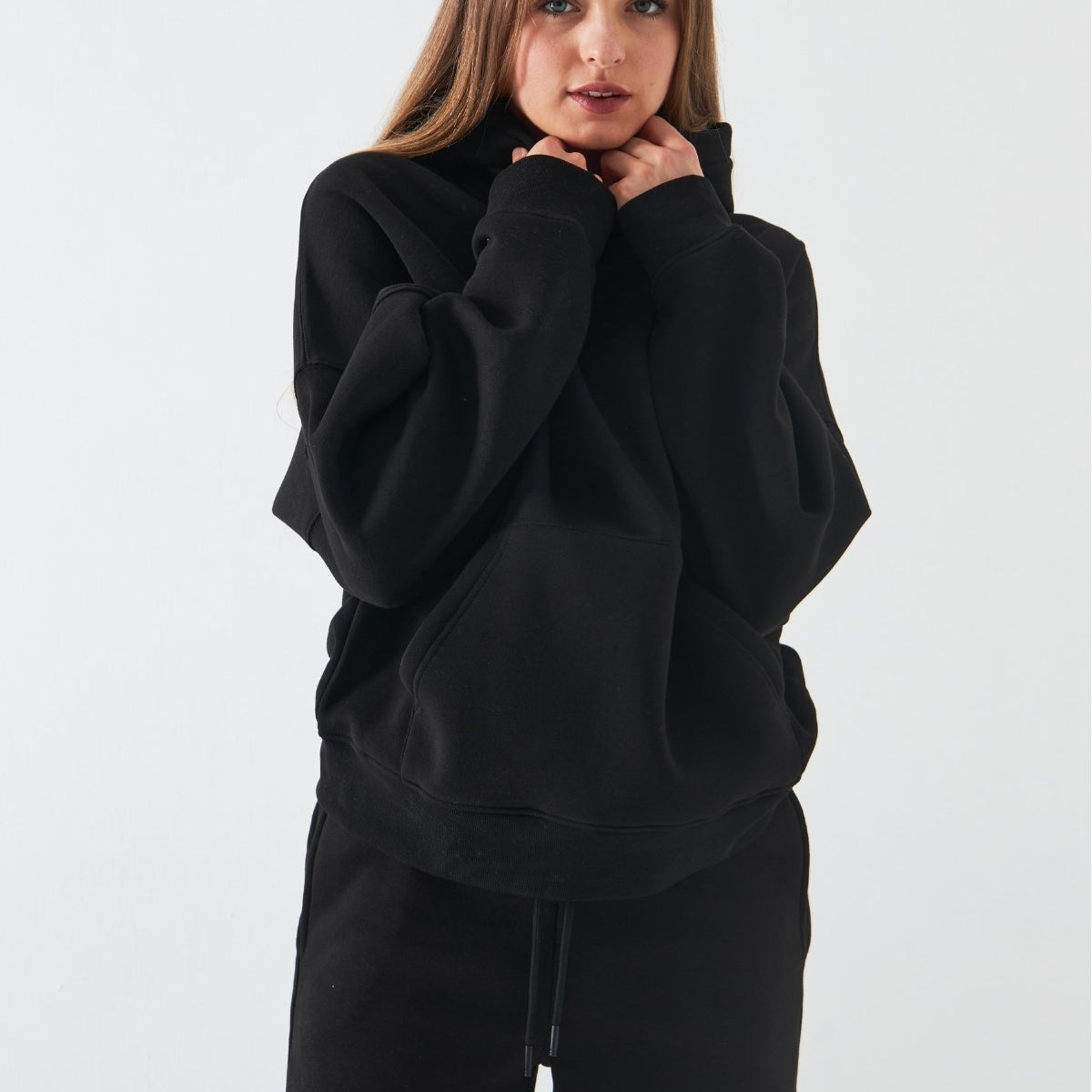 Oversize Unisex Sweatshirt Hoodie Siyah – Kapüşonlu, 3 İplik Şardonlu Polar, Kanguru Cepli, Basic