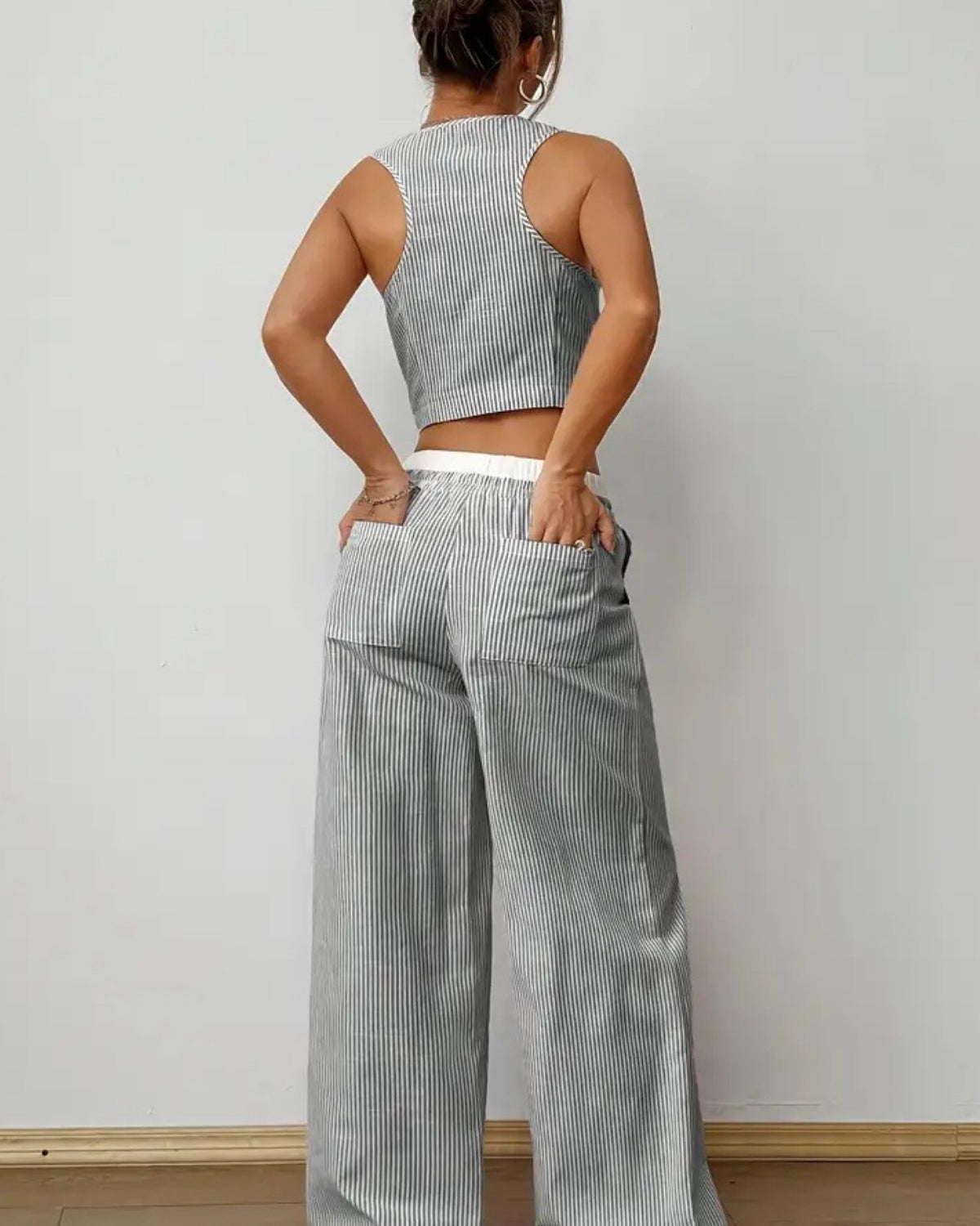 Kadın Çizgili Poplin Dokuma İkili Takım – Düğmeli Crop Yelek & Bol Paça Pantolon Yazlık Rahat Model