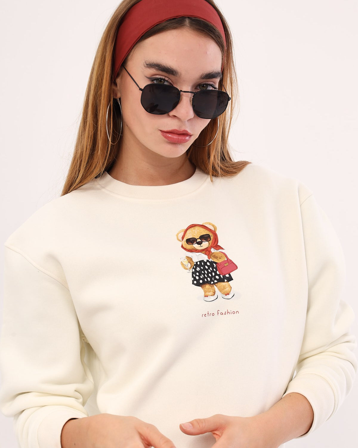 Beyaz Bisiklet Yaka Puantiyeli Ayıcık Baskılı Oversize Unisex Sweatshirt