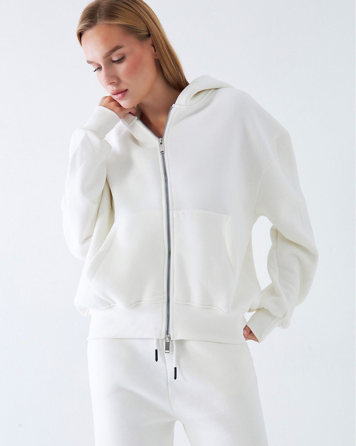 Kadın Oversize Eşofman Takımı Zip Beyaz – Fermuarlı, Kapüşonlu, Bol Paça,  3 İplik Şardonlu Polar