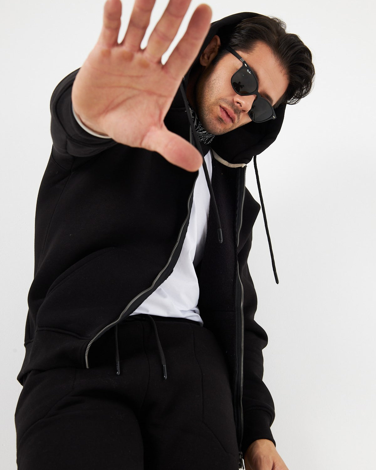 Kanguru Cep Detaylı Kapüşonlu Fermuar Kapamalı Bağcık Bağlamalı 3 iplik Şardonlu Sweatshirt