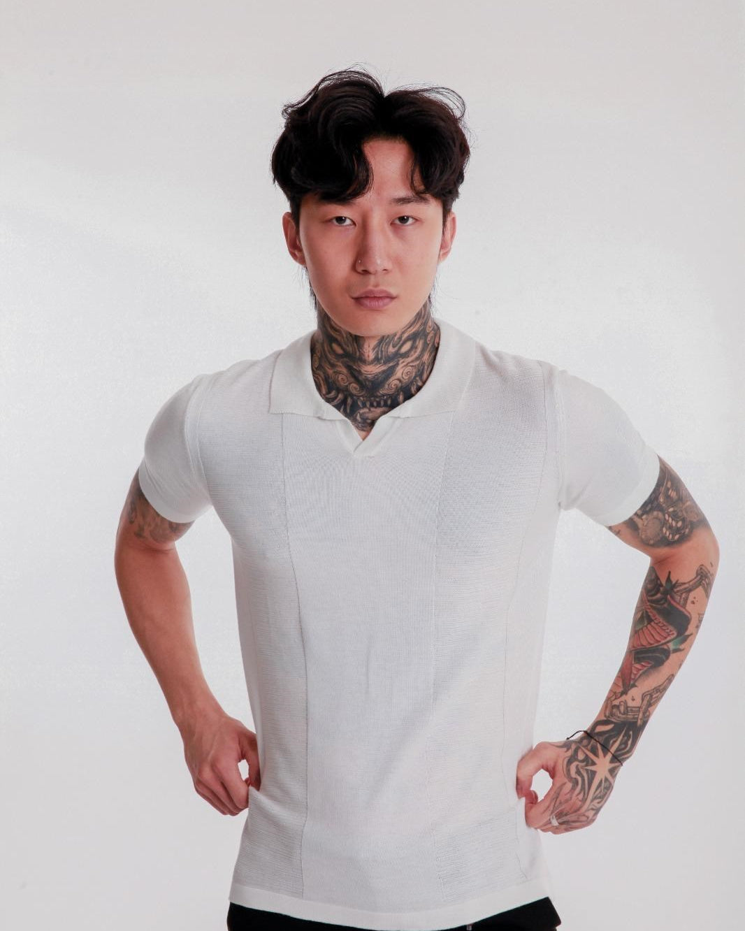 Erkek Beyaz Polo Yaka Triko Tişört – Kısa Kollu Modern Rahat Kalıp Yazlık Model