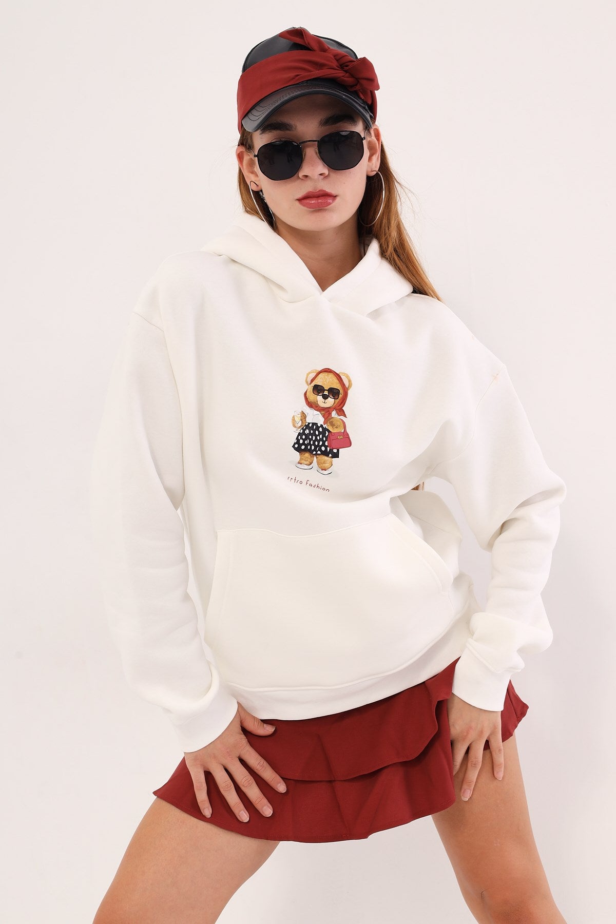 Beyaz Kapüşonlu Puantiyeli Ayıcık Baskılı Oversize Unisex Sweatshirt