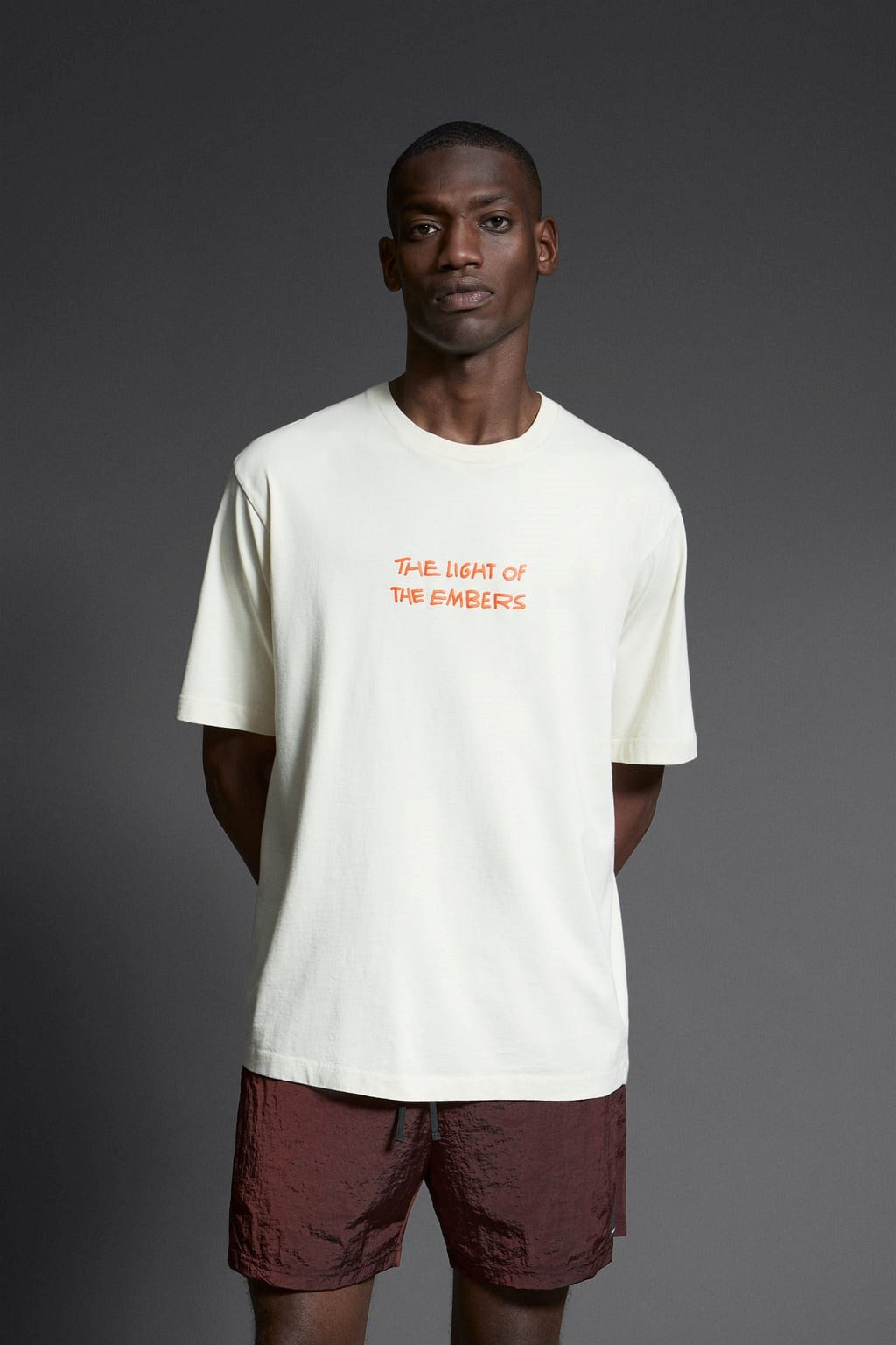 Bisiklet Yaka The Light Of The Embers Baskılı Beyaz Oversize Erkek T-shirt