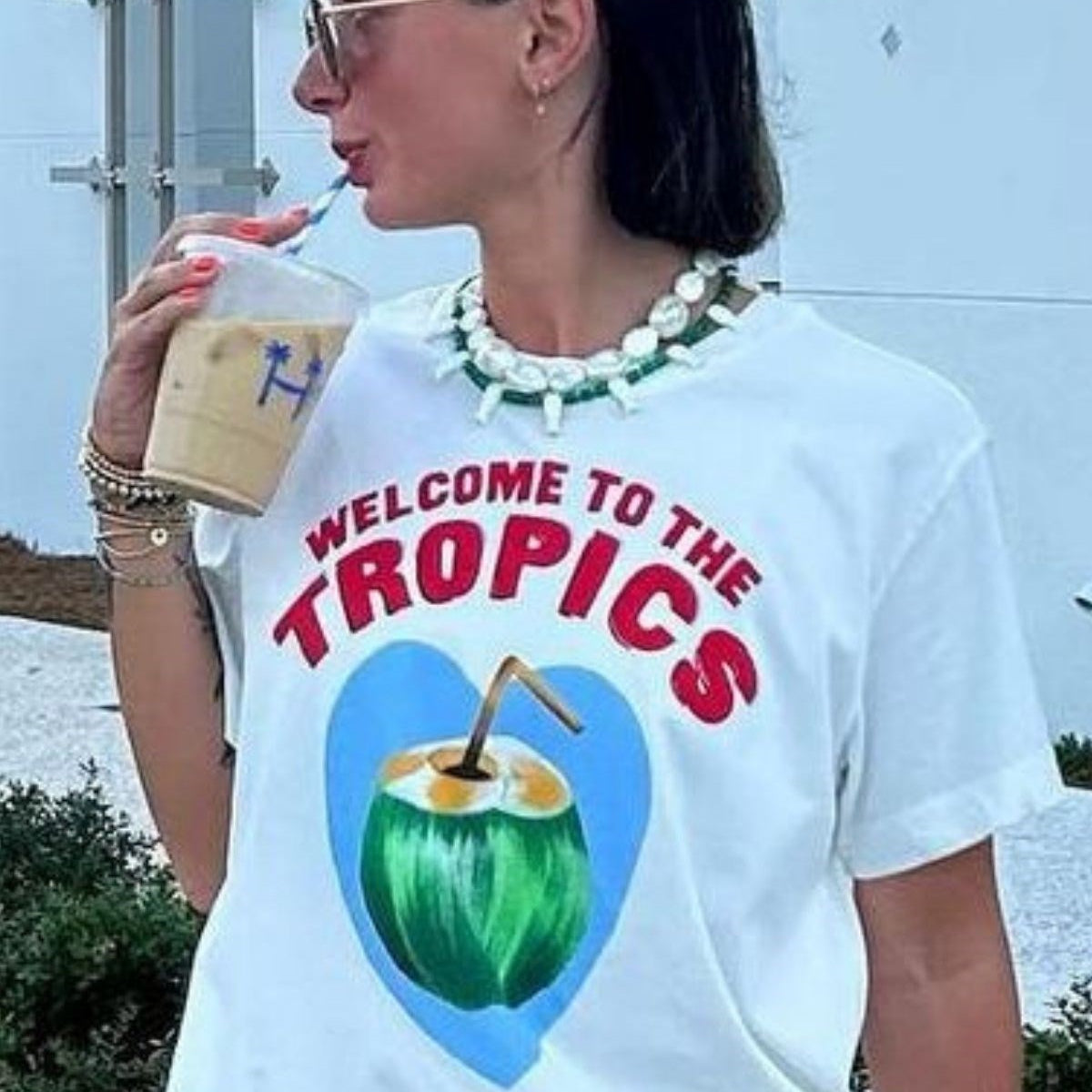 Kadın Beyaz Tişört – Tropikal Hindistan Cevizi Baskılı Welcome to The Tropics Yazlık Oversize