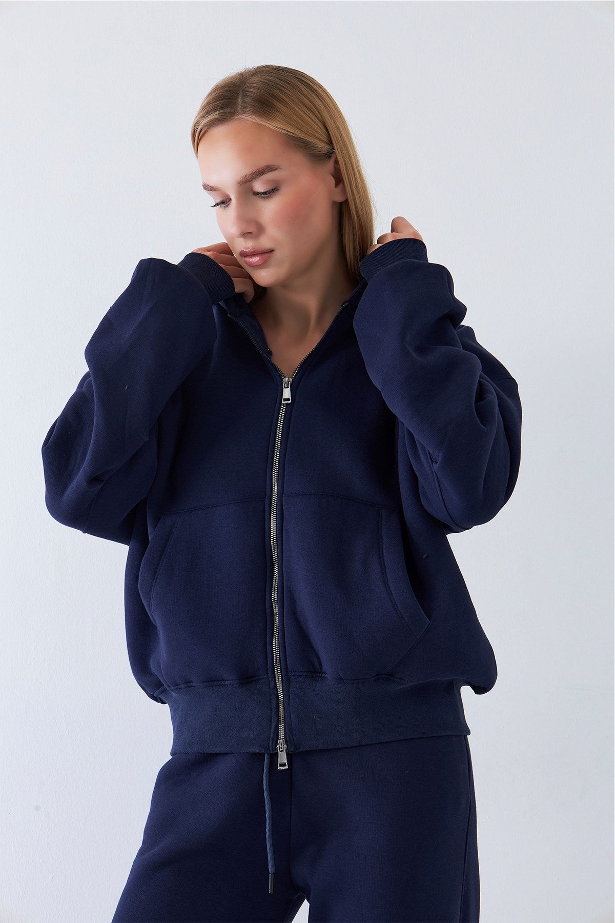 Kadın Oversize Zip Hoodie Lacivert – Fermuarlı, Kapüşonlu, Kangru Cep,  3 İplik Şardonlu Polar