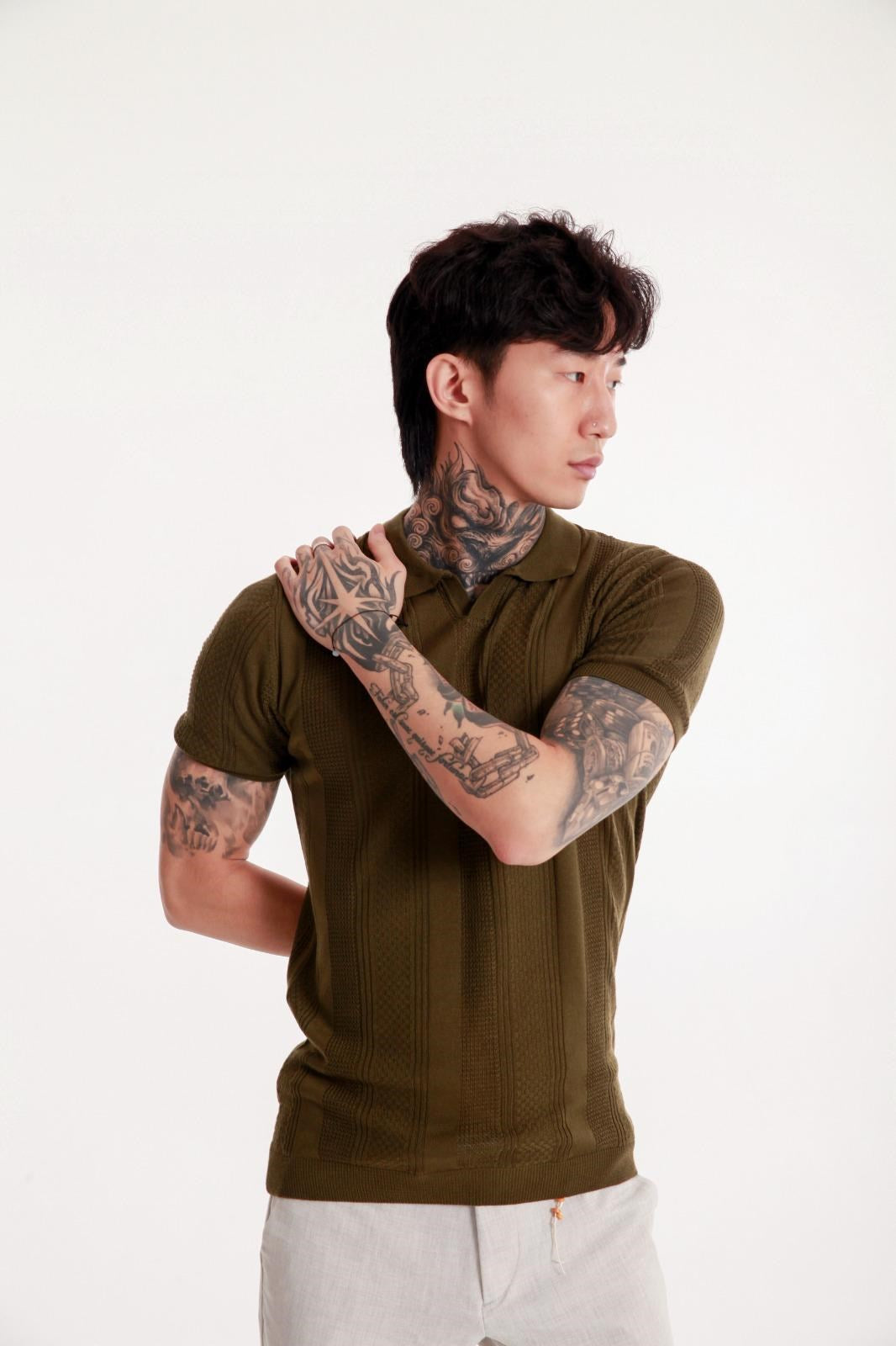 Erkek Haki Polo Yaka Triko Tişört – Kısa Kollu, Modern Slim Fit, Yazlık Örgü Dokulu Model