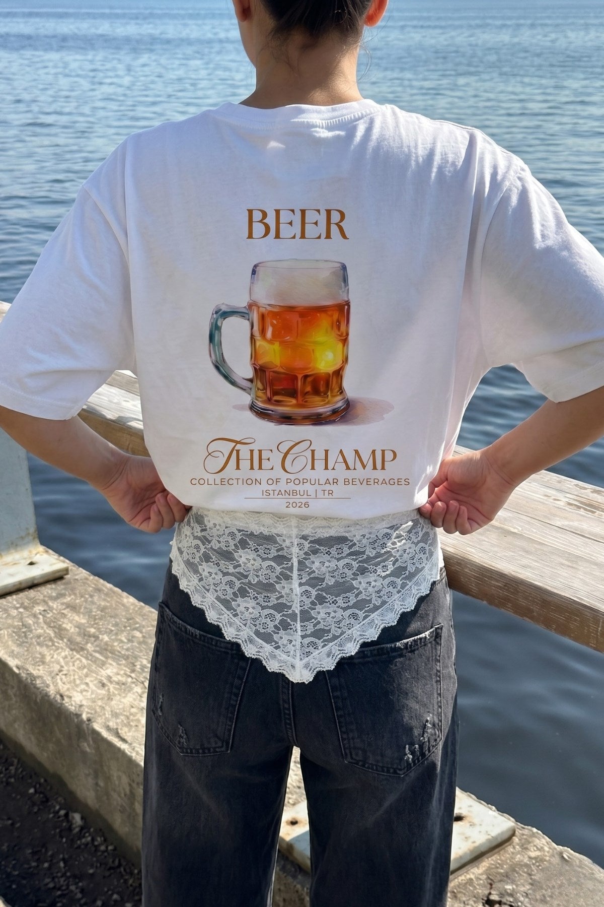 Unisex Oversize Tişört BEER Baskılı Beyaz – Bisiklet Yaka, Rahat Kalıp, %100 Pamuk