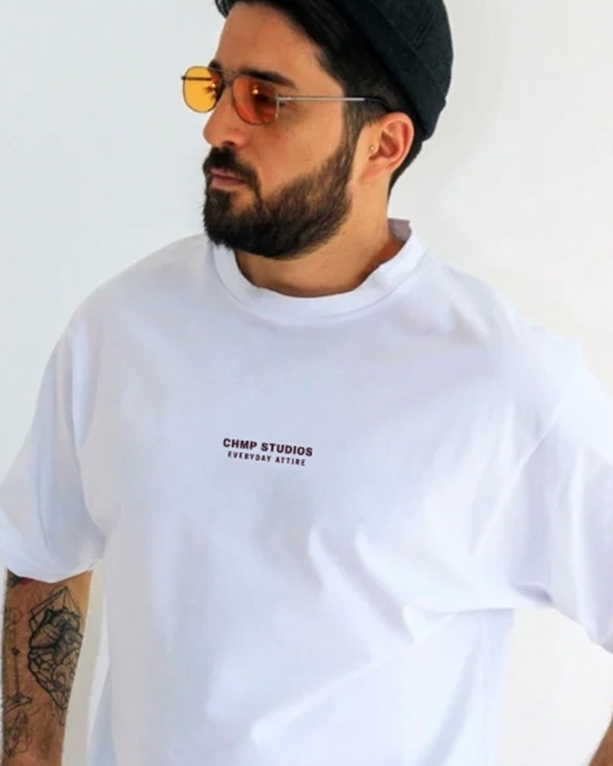 Erkek Oversize Tişört CHMP STUDIOS Baskılı Beyaz – Bisiklet Yaka, %100 Pamuk Compact Süprem 24/1