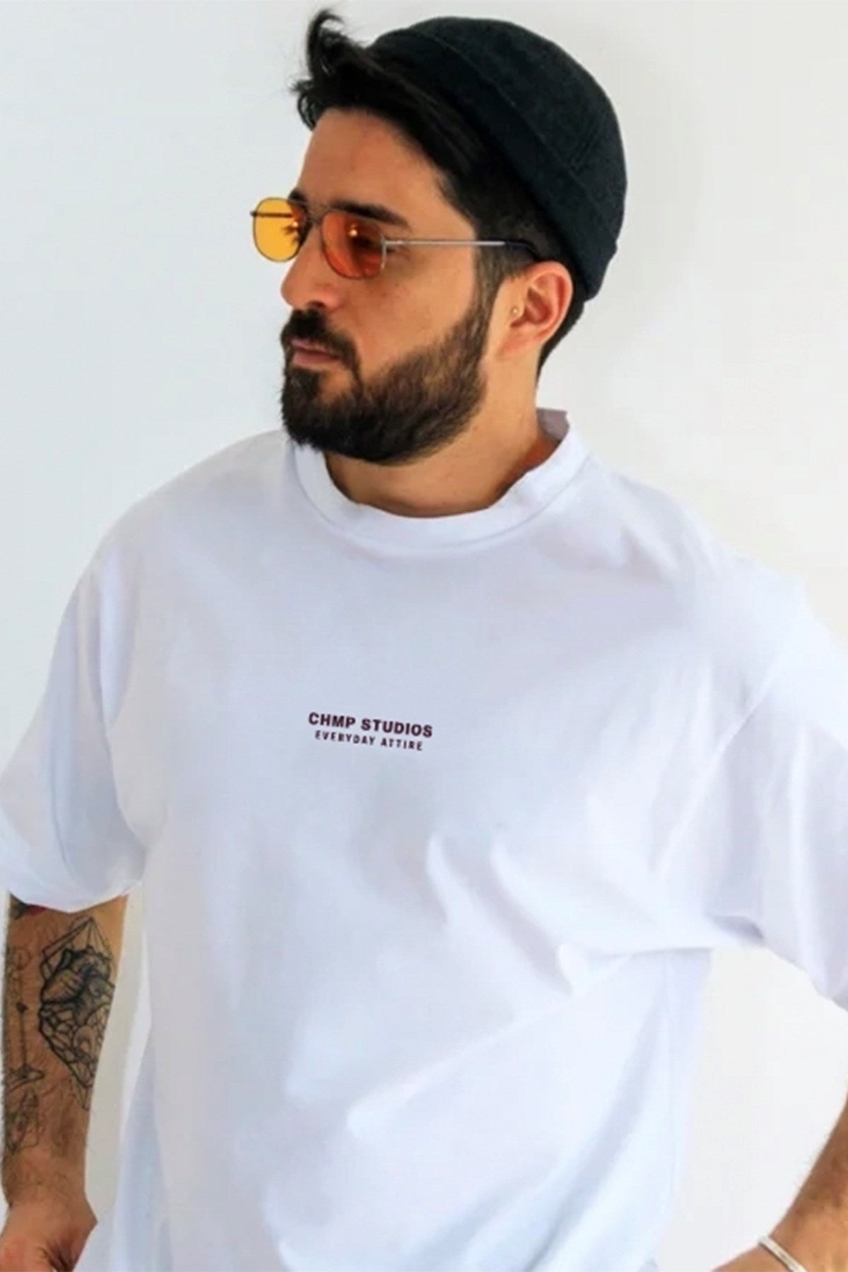 Erkek Oversize Tişört CHMP STUDIOS Baskılı Beyaz – Bisiklet Yaka, %100 Pamuk Compact Süprem 24/1