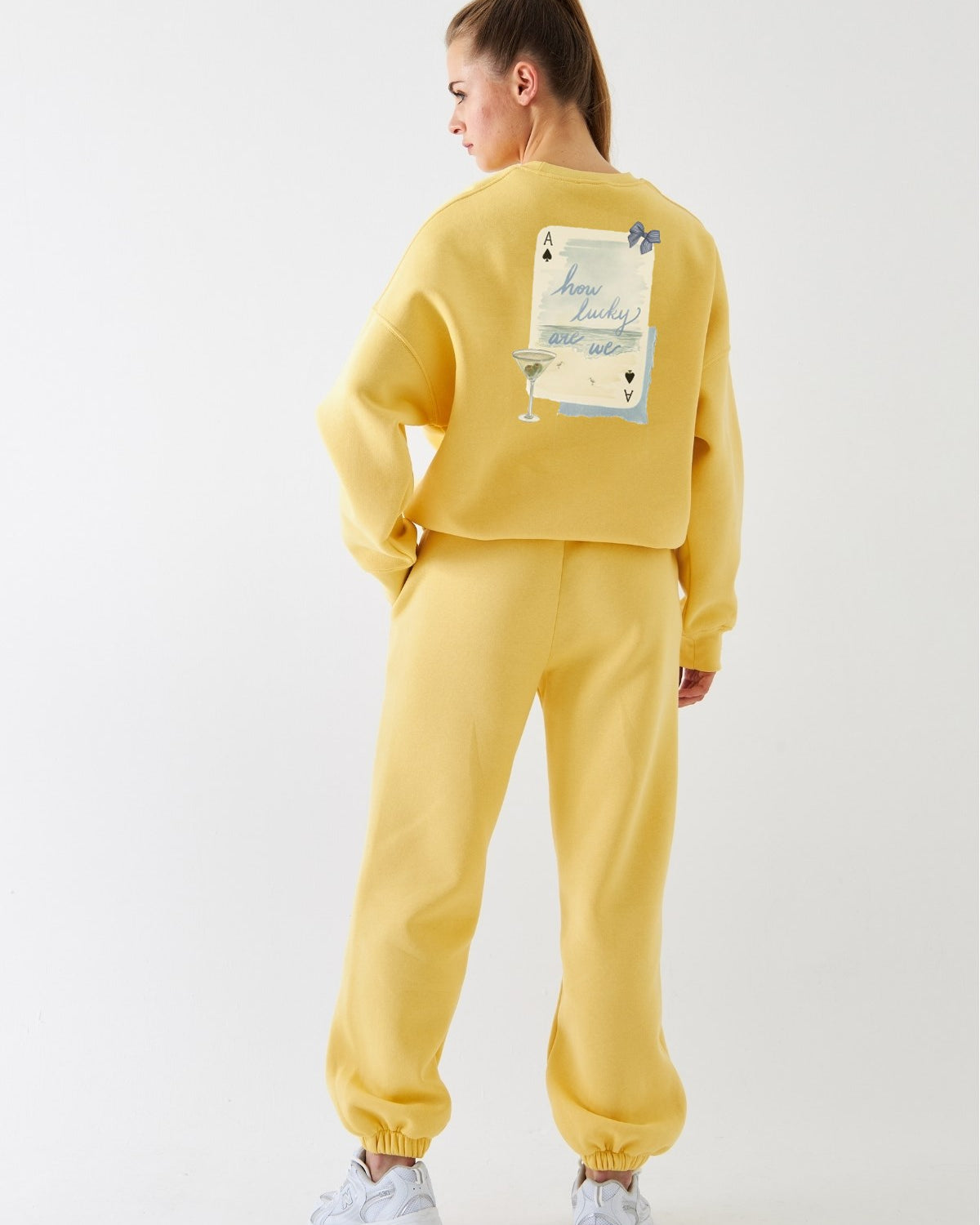 Kadın Oversize Sweatshirt How Lucky Are We Baskılı Sarı – Bisiklet Yaka, 3 İplik Şardonlu Polar