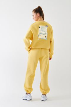 Kadın Oversize Sweatshirt How Lucky Are We Baskılı Sarı – Bisiklet Yaka, 3 İplik Şardonlu Polar