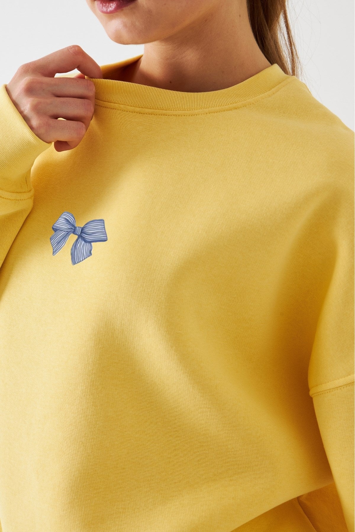 Kadın Oversize Sweatshirt How Lucky Are We Baskılı Sarı – Bisiklet Yaka, 3 İplik Şardonlu Polar