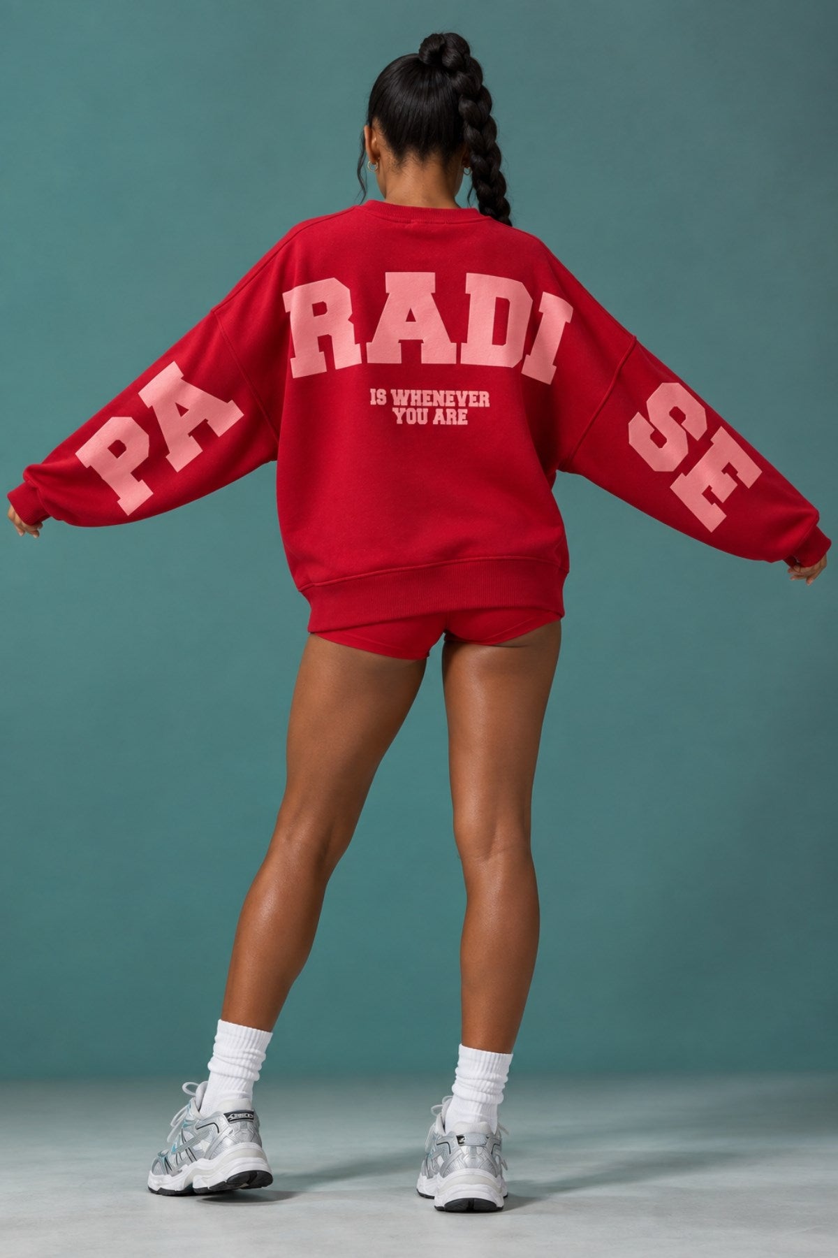 Kadın Oversize Sweatshirt Paradise Varsity Kabartma Baskılı Kırmızı – Bisiklet Yaka, 3 İplik Şardonlu Polar