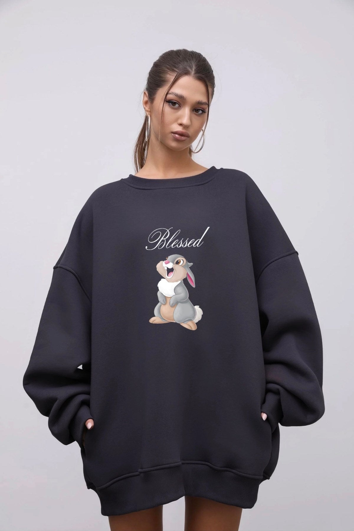 Kadın Oversize Sweatshirt Elbise Blessed Bunny Baskılı Füme – Bisiklet Yaka, 3 İplik Şardonlu Polar