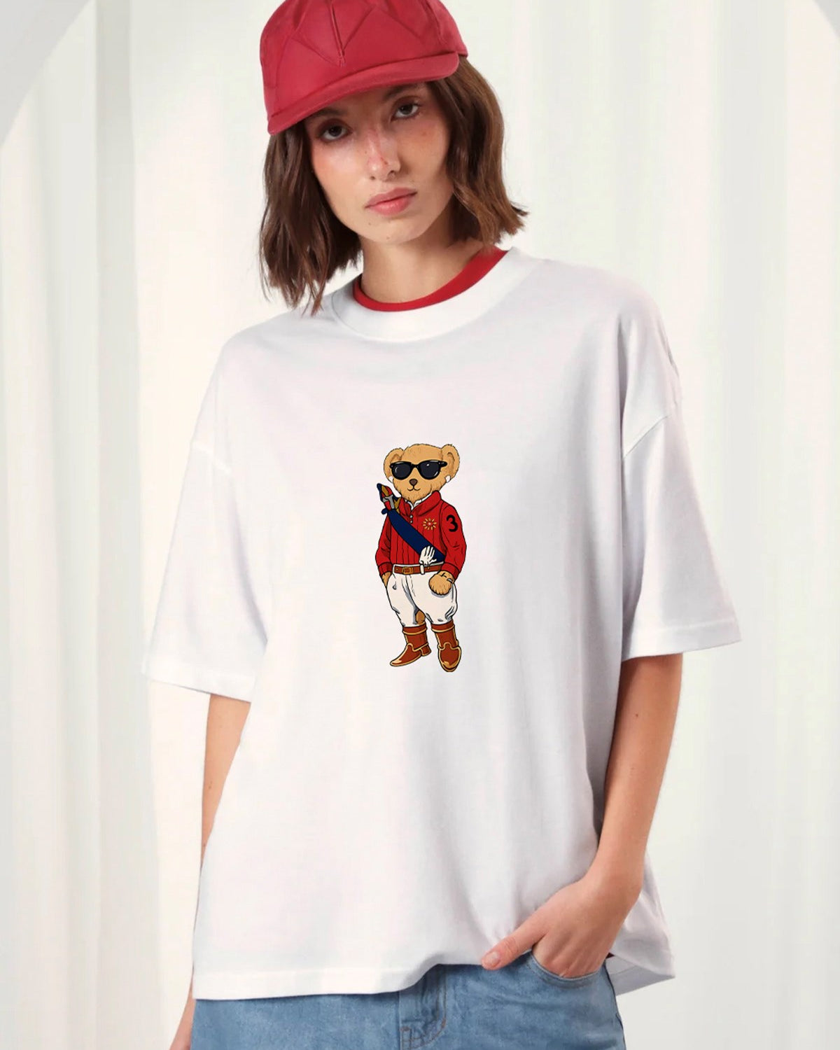 Kadın Oversize Tişört MILO Bear Baskılı Beyaz – Bisiklet Yaka, Rahat Kalıp, %100 Pamuk