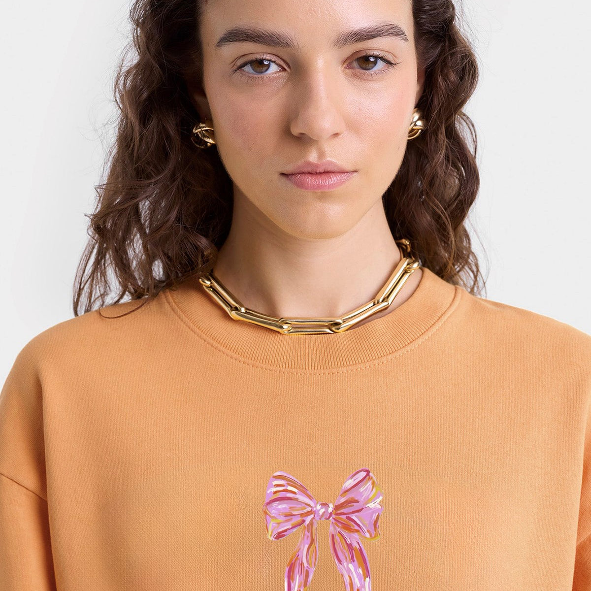 Kadın Oversize Sweatshirt Pembe  Kurdele Baskılı Turuncu – Bisiklet Yaka, 3 İplik Şardonlu Polar