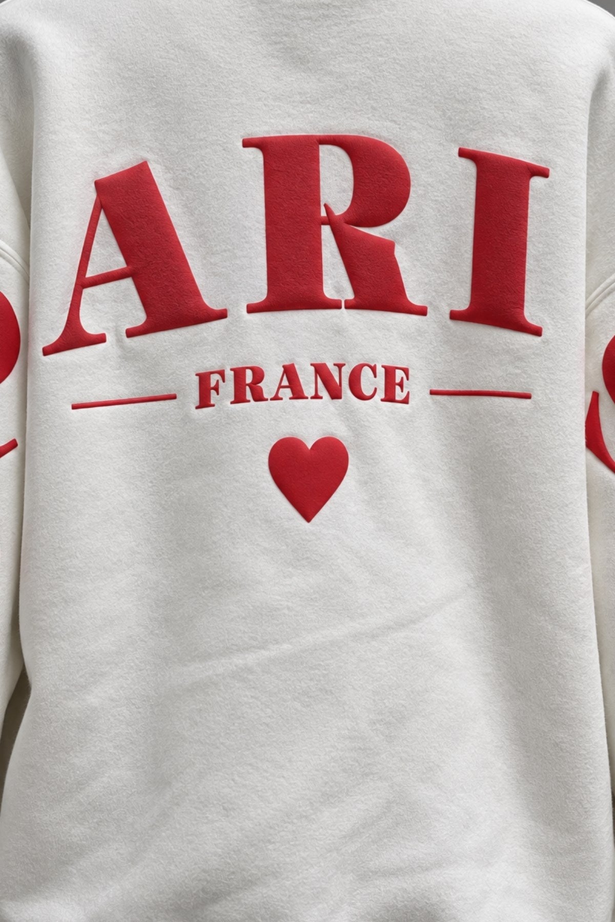 Kadın Oversize Sweatshirt Paris 3D Baskılı Beyaz – Bisiklet Yaka, Kol ve Sırt Baskılı, 3 İplik