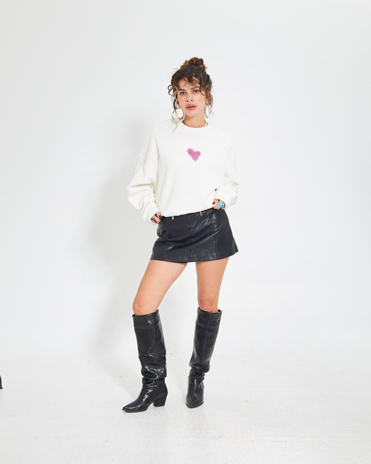 Beyaz Bisiklet Yaka Kadın No Fear Ön ve Baskılı Oversize Sweatshirt