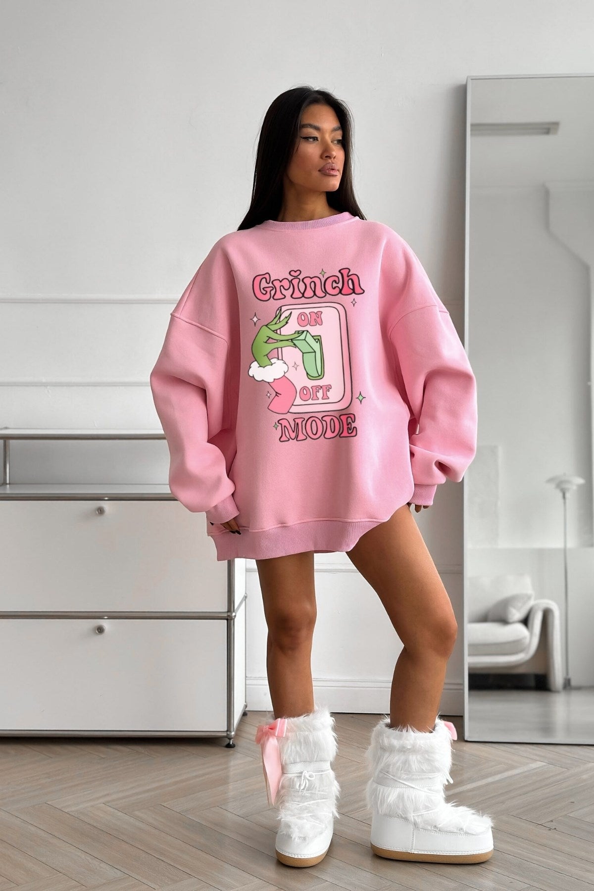 Kadın Oversize Sweatshirt Elbise Grinch Mode Baskılı Pembe – Bisiklet Yaka, 3 İplik Şardonlu Polar