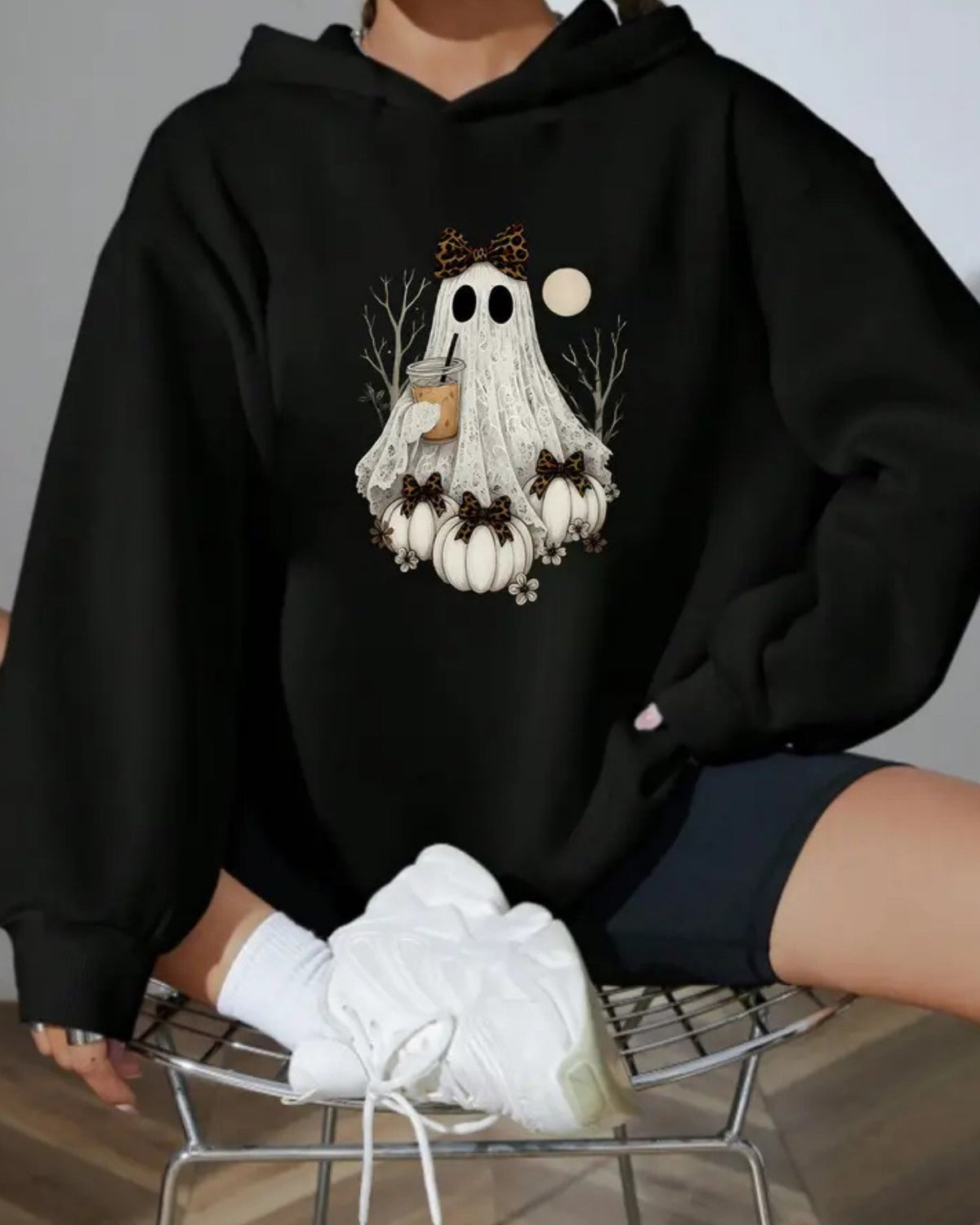 Kadın Oversize Sweatshirt Hoodie Ghost Latte Baskılı Siyah – Kapüşonlu, Kanguru Cepli, 3 İplik Polar