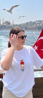 Kadın Oversize Tişört Türkish Bear Baskılı Beyaz – Bisiklet Yaka, Rahat Kalıp, %100 Pamuk