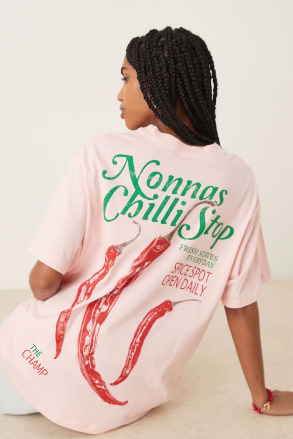 Pembe Oversize Kadın Tişört – Nonna’s Chilli Stop Baskılı Yazlık Rahat Model