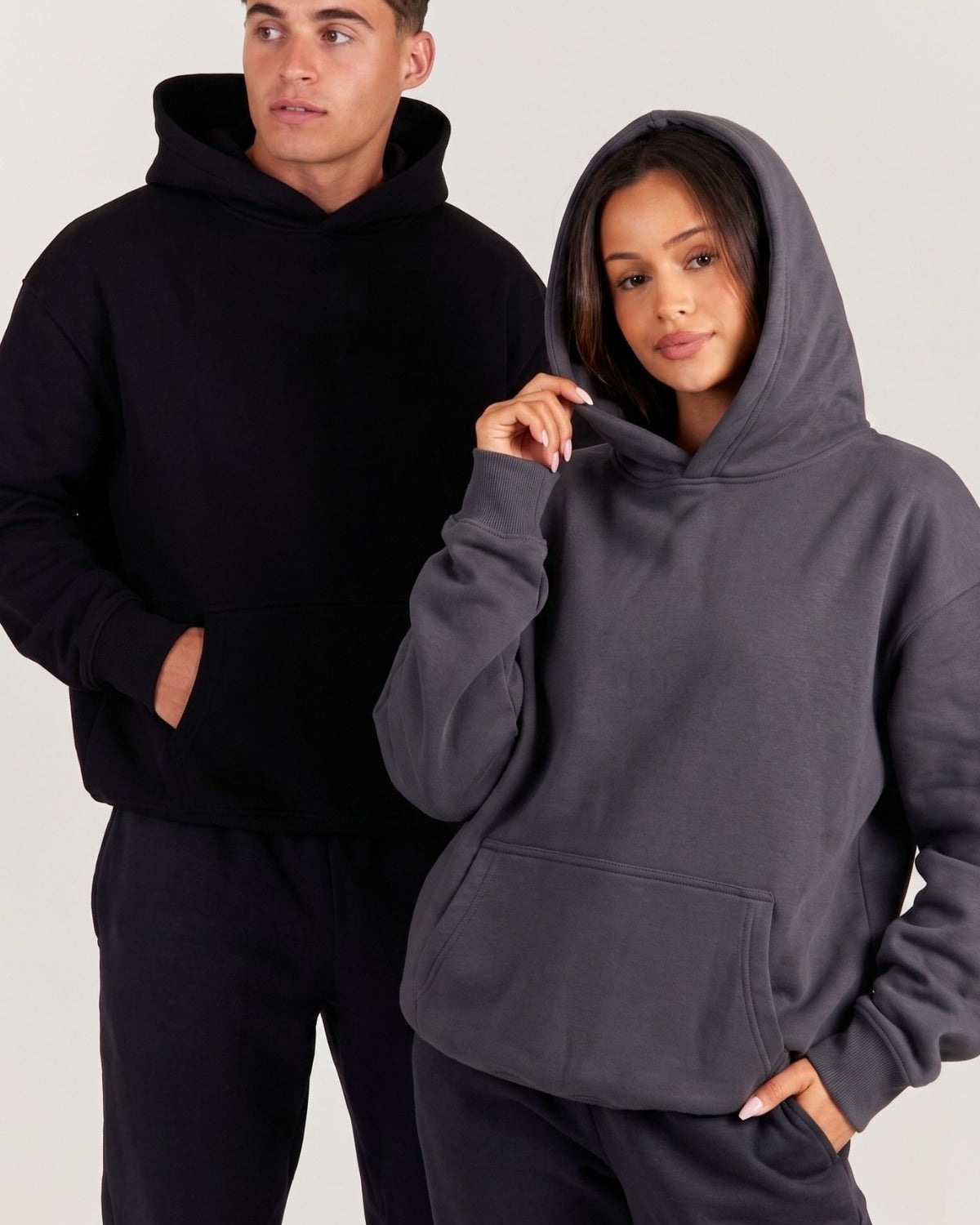 Unisex 2’li Oversize Basic Hoodie Siyah & Füme – Kapüşonlu, Cepli, 3 İplik Şardonlu Polar