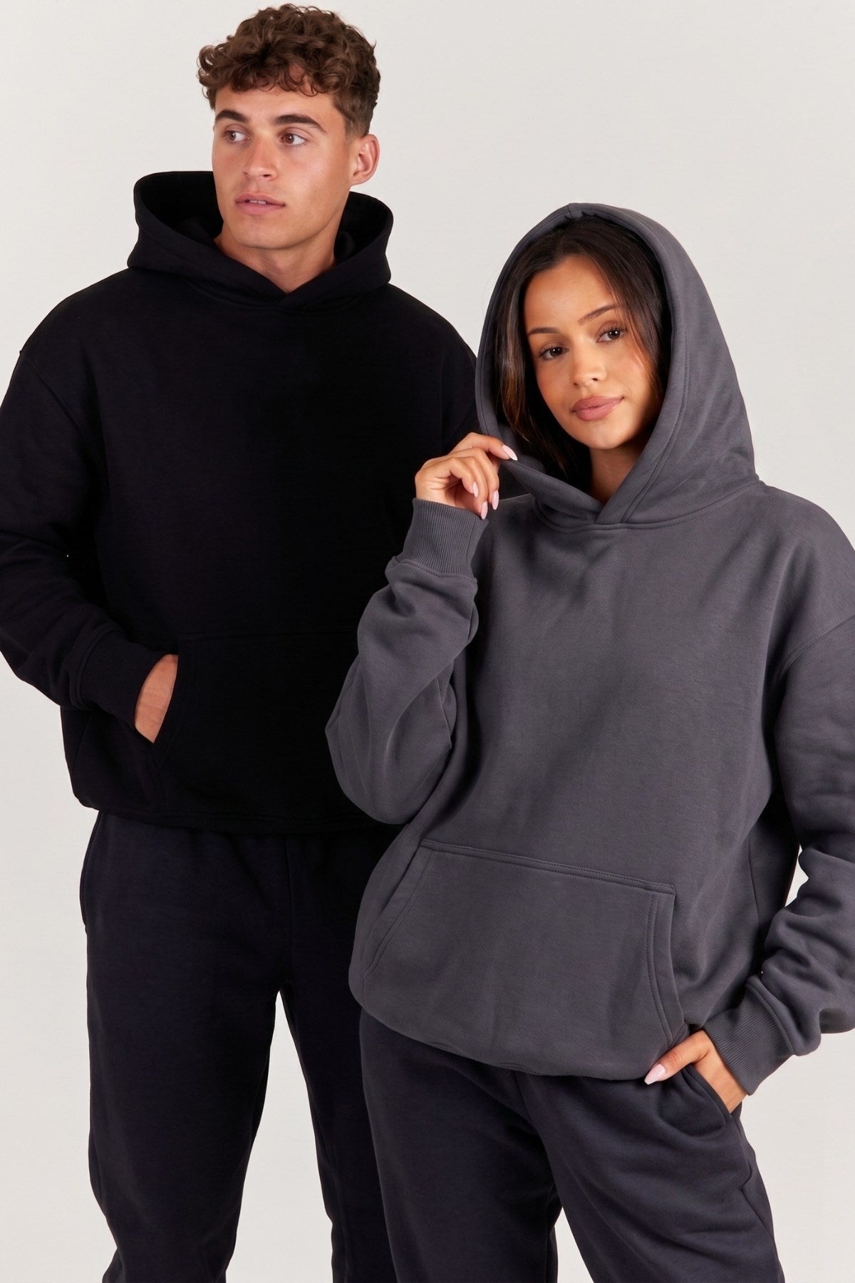 Unisex 2’li Oversize Basic Hoodie Siyah & Füme – Kapüşonlu, Cepli, 3 İplik Şardonlu Polar