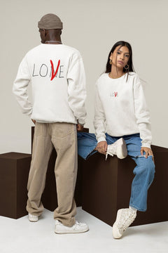 Unisex Oversize Sweatshirt V-Love Baskılı Beyaz – Bisiklet Yaka, Sevgilergünü, Couple, Hediye