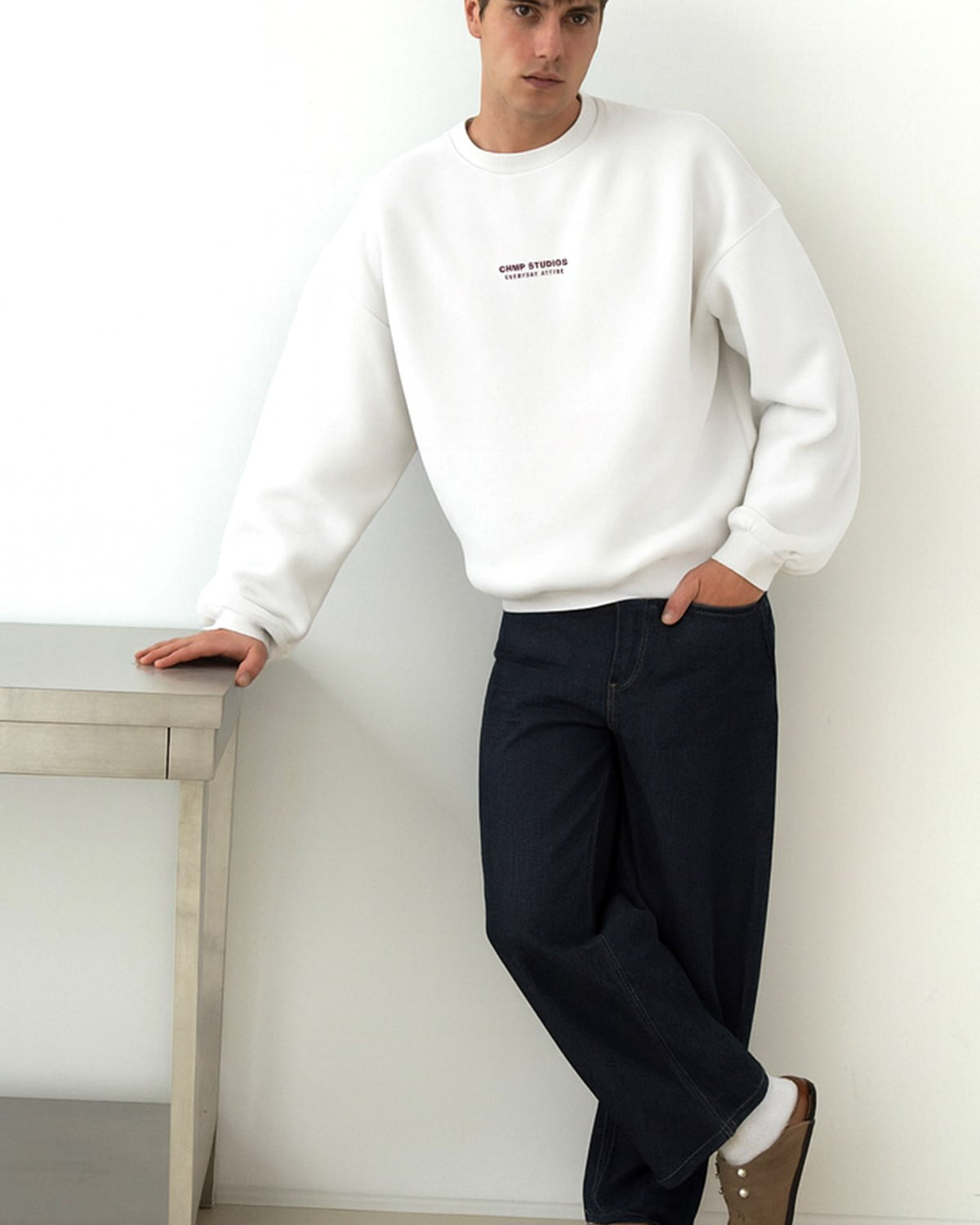 Erkek Oversize Sweatshirt CHMP STUDIOS Beyaz – Bisiklet Yaka, 3 İplik Şardounlu Polar