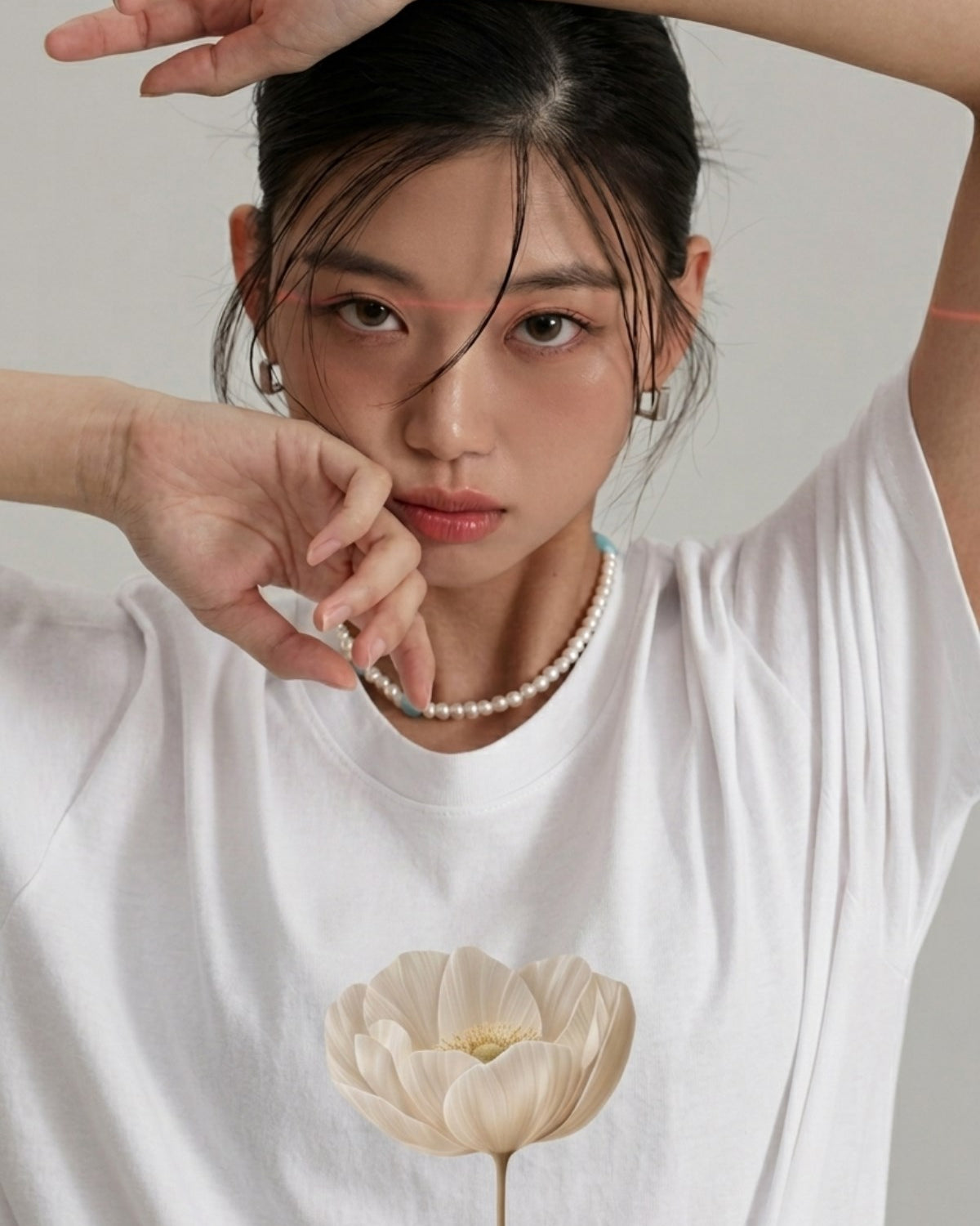Kadın Oversize Tişört Pure Bloom Baskılı Beyaz – Bisiklet Yaka, Rahat Kalıp, %100 Pamuk
