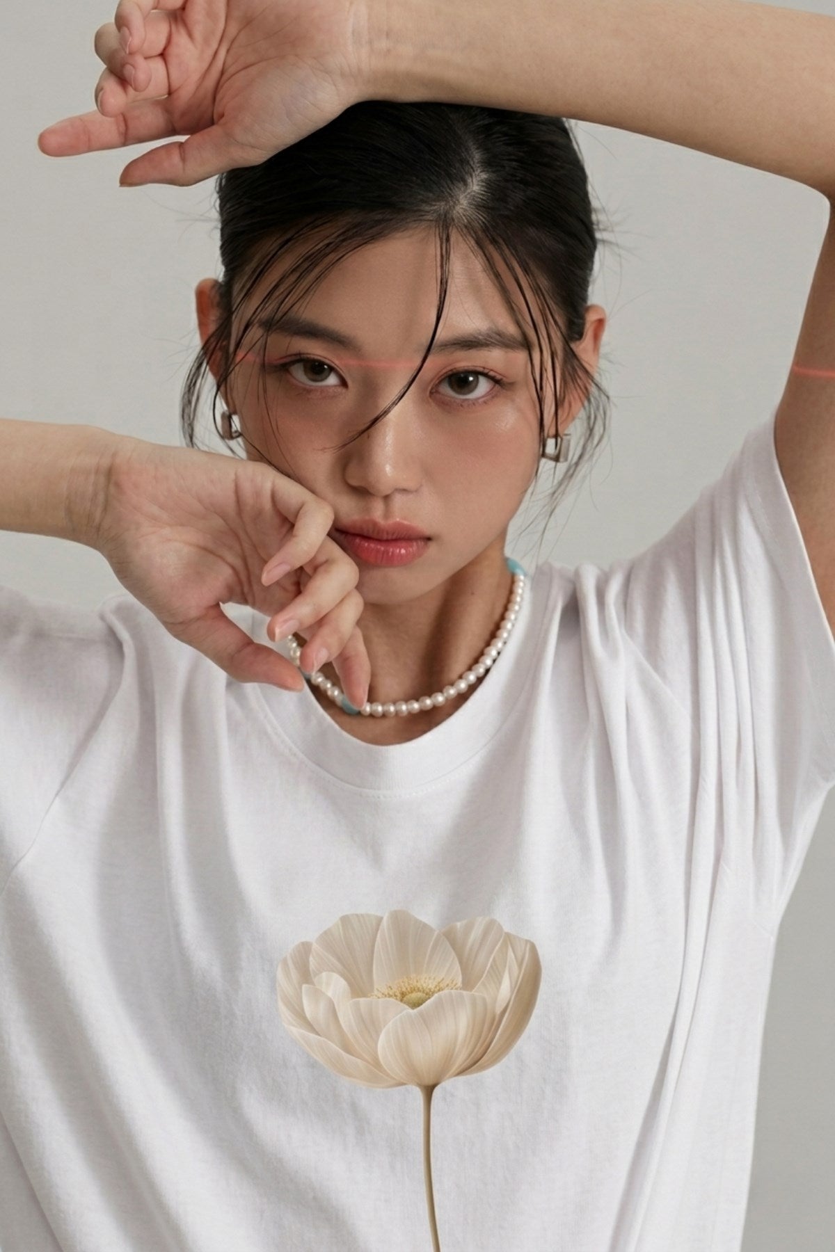 Kadın Oversize Tişört Pure Bloom Baskılı Beyaz – Bisiklet Yaka, Rahat Kalıp, %100 Pamuk
