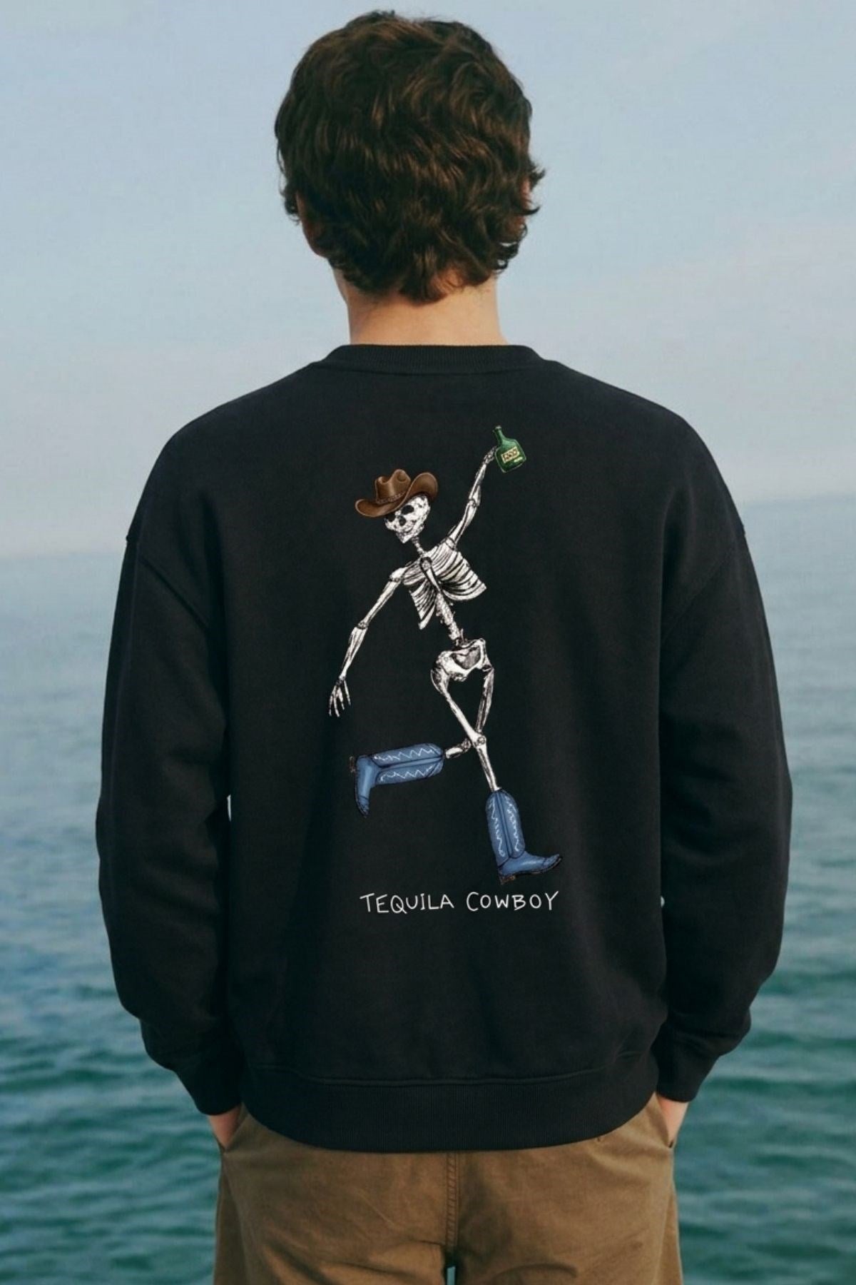 Erkek Oversize Sweatshirt Western Spirit Baskılı Siyah – Bisiklet Yaka, 3 İplik Şardonlu Polar