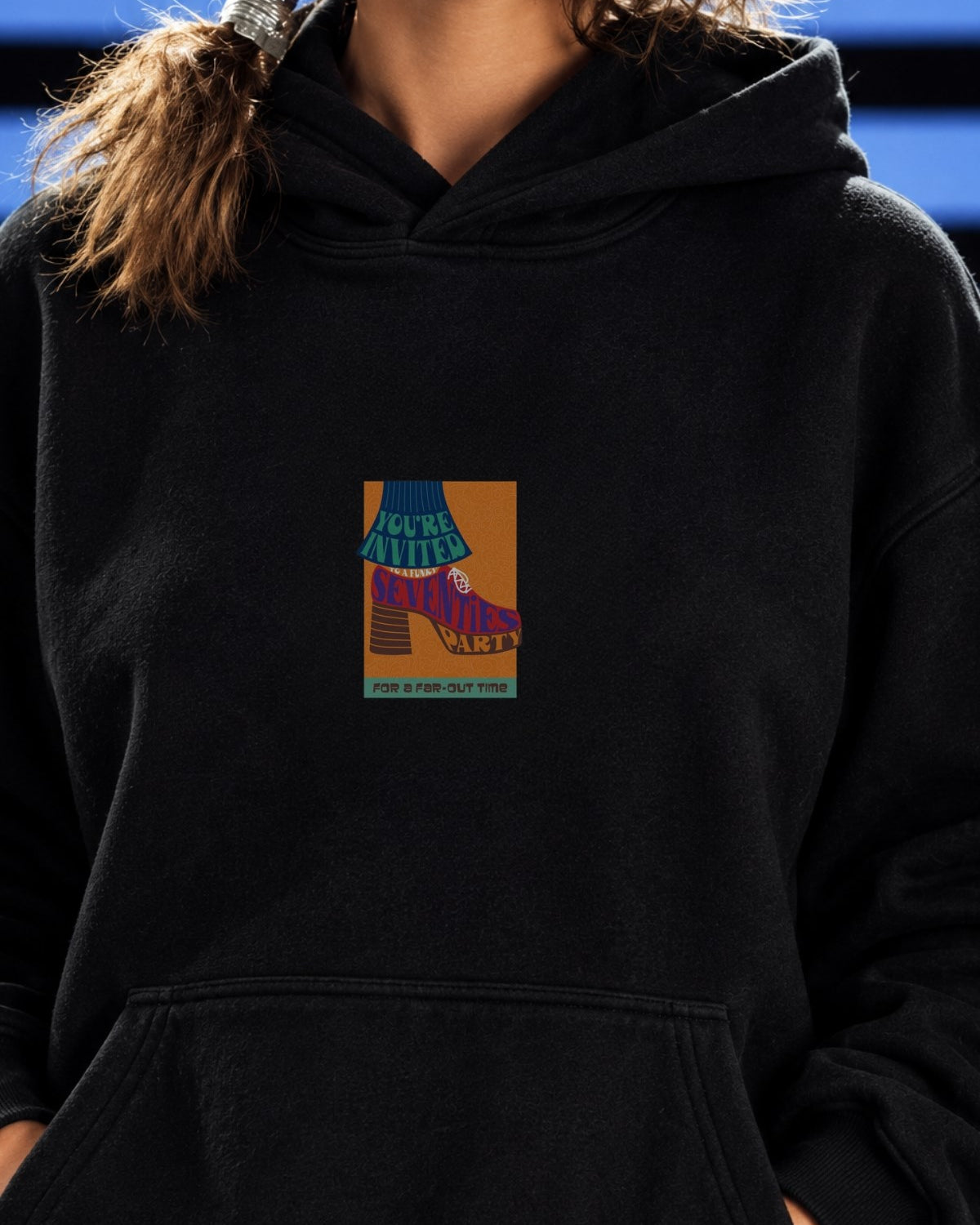 Kadın Oversize Hoodie Seventies Party Baskılı Siyah - Kapüşonlu, Kanguru Cepli, 3 İplik Polar