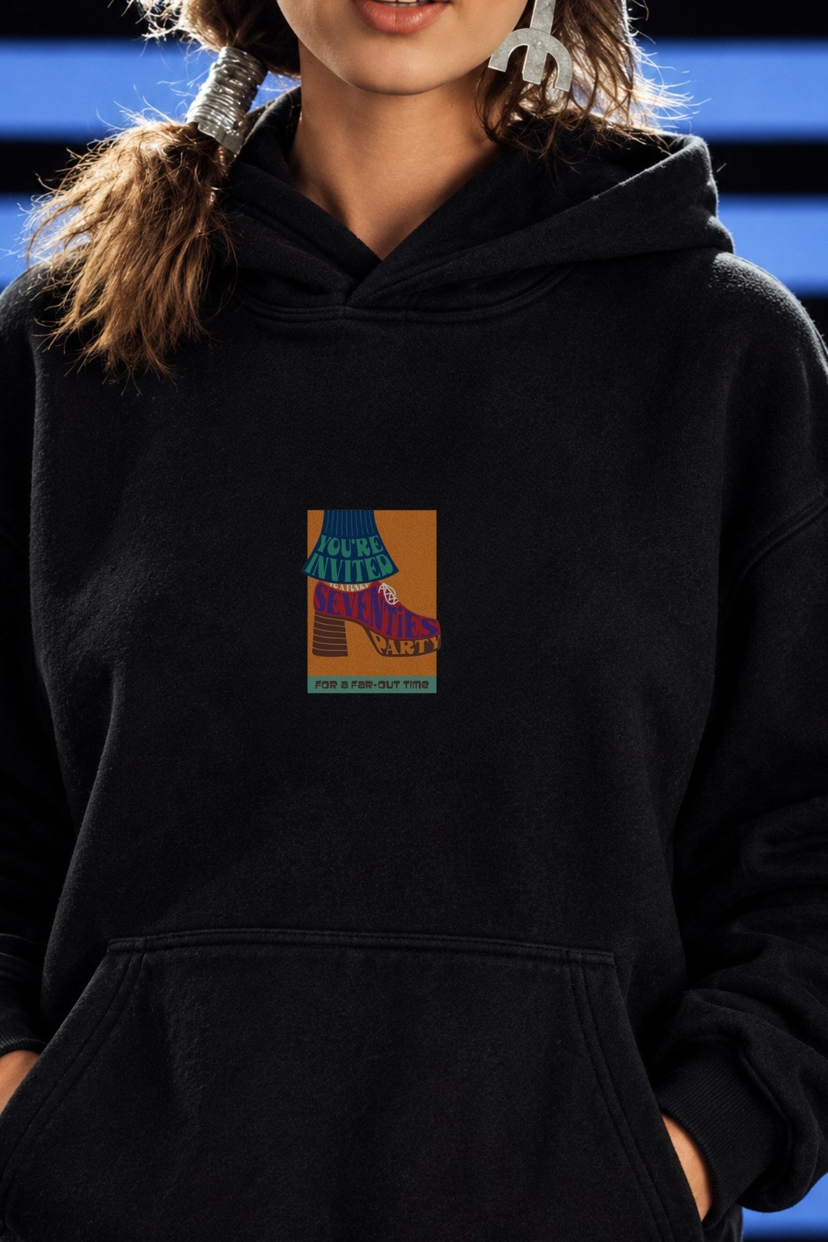 Kadın Oversize Hoodie Seventies Party Baskılı Siyah - Kapüşonlu, Kanguru Cepli, 3 İplik Polar