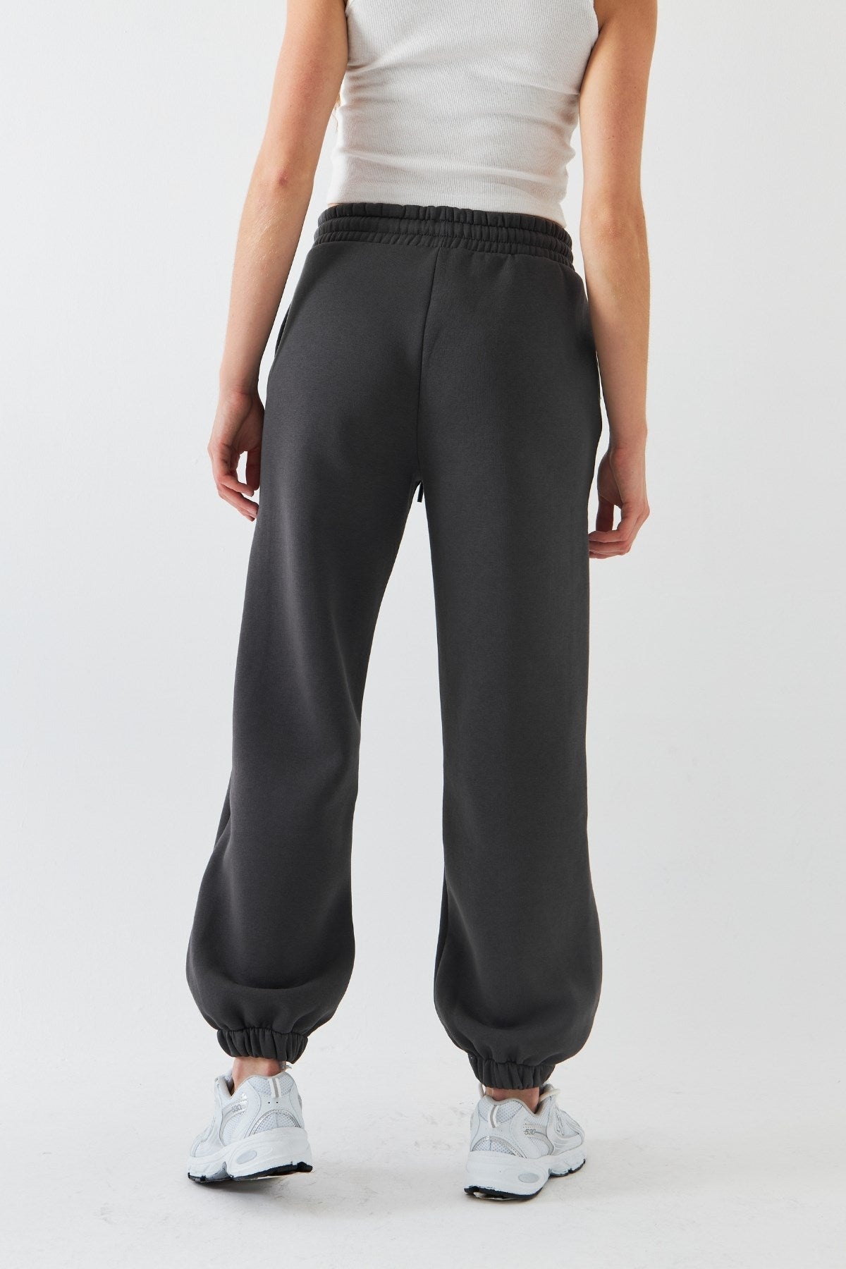 Oversize Unisex Eşofman Altı Füme – 3 İplik Şardonlu, Paça-Bel Lastikli, Cepli, Modern Rahat Kesim