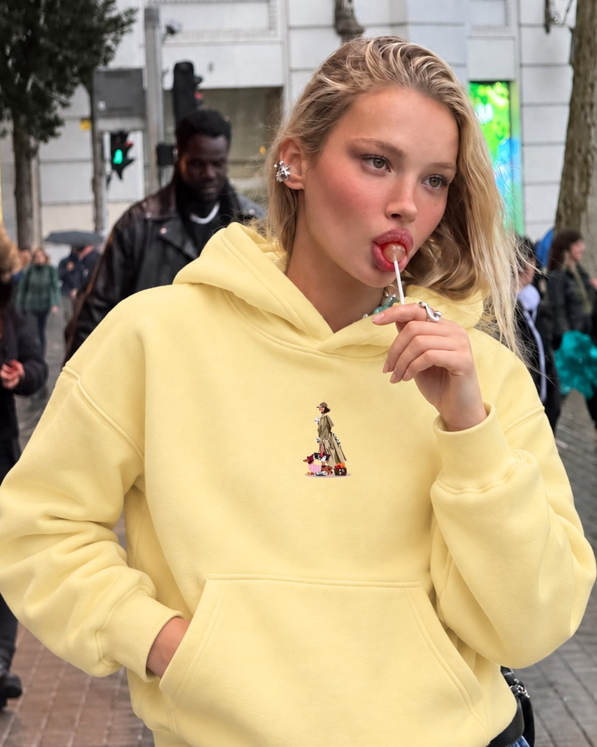 Kadın Oversize Hoodie City Walk Baskılı Sarı – Kapüşonlu, Kanguru Cepli, 3 İplik Polar