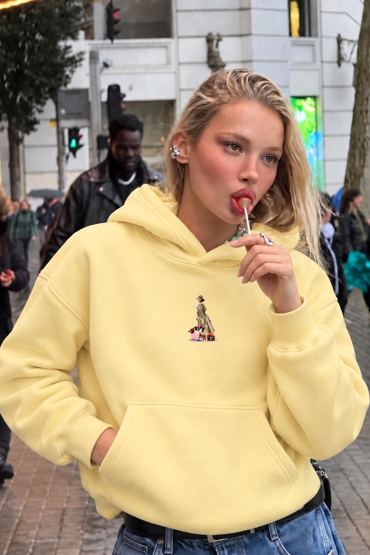 Kadın Oversize Hoodie City Walk Baskılı Sarı – Kapüşonlu, Kanguru Cepli, 3 İplik Polar