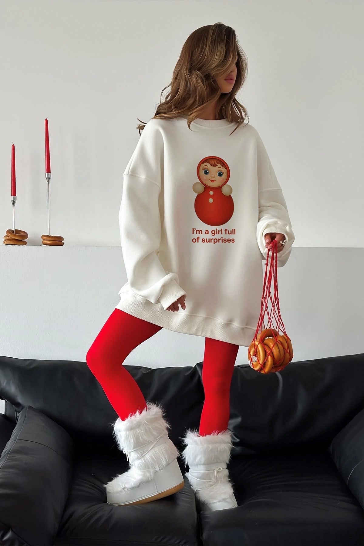 Kadın Oversize Sweatshirt Elbise Matryoshka Girl Baskılı Beyaz – Bisiklet Yaka, 3 İplik Polar