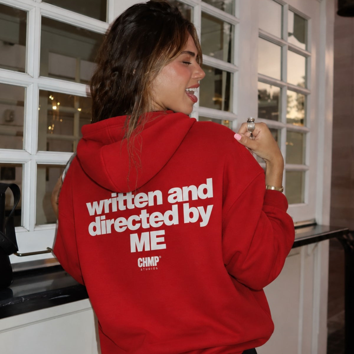 Kadın Oversize Hoodie Written & Directed Baskılı Kırmızı – Kapüşonlu, Sırt Baskılı, 3 İplik 