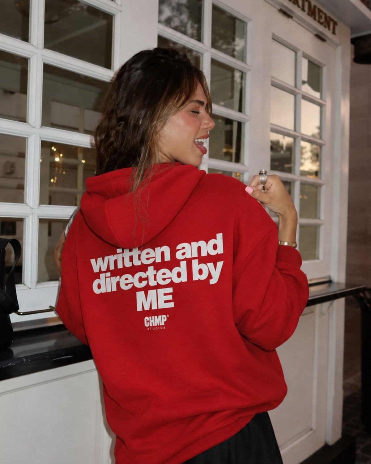 Kadın Oversize Hoodie Written & Directed Baskılı Kırmızı – Kapüşonlu, Sırt Baskılı, 3 İplik 
