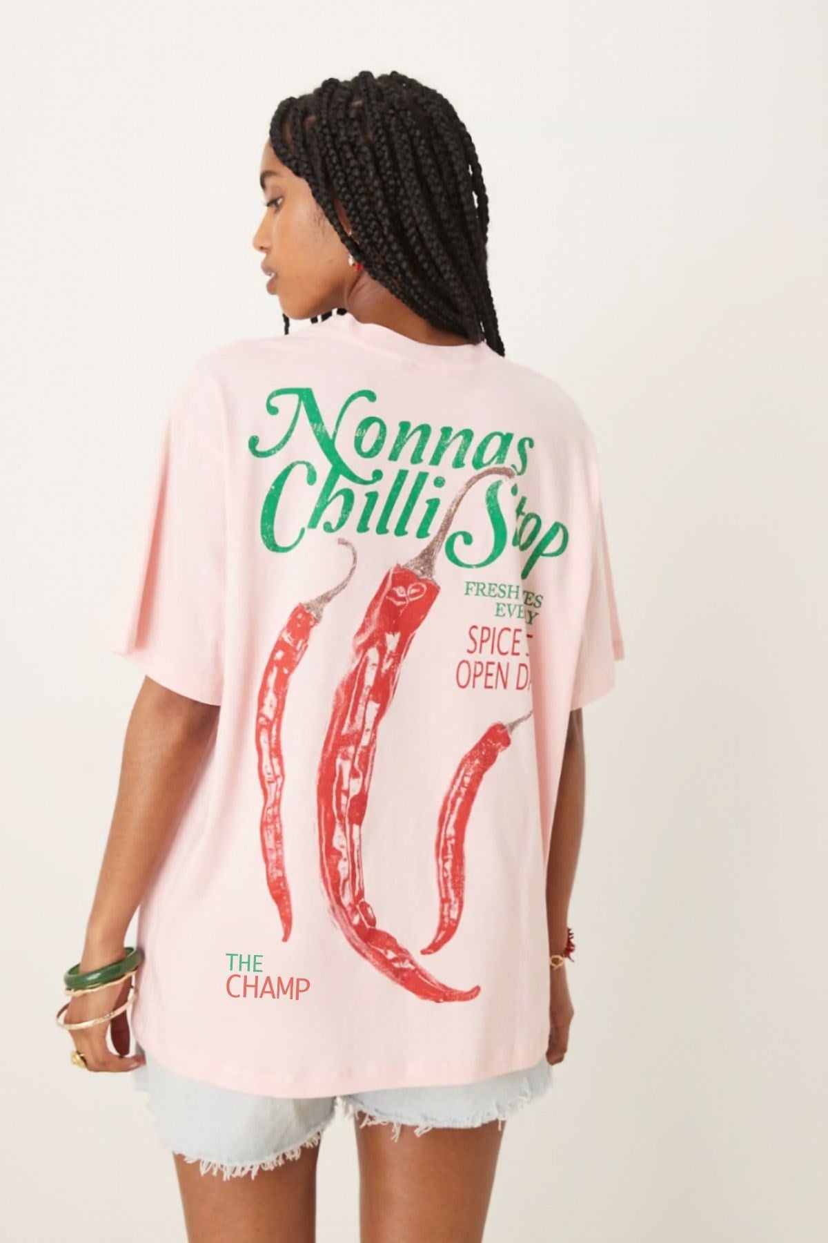 Pembe Oversize Kadın Tişört – Nonna’s Chilli Stop Baskılı Yazlık Rahat Model