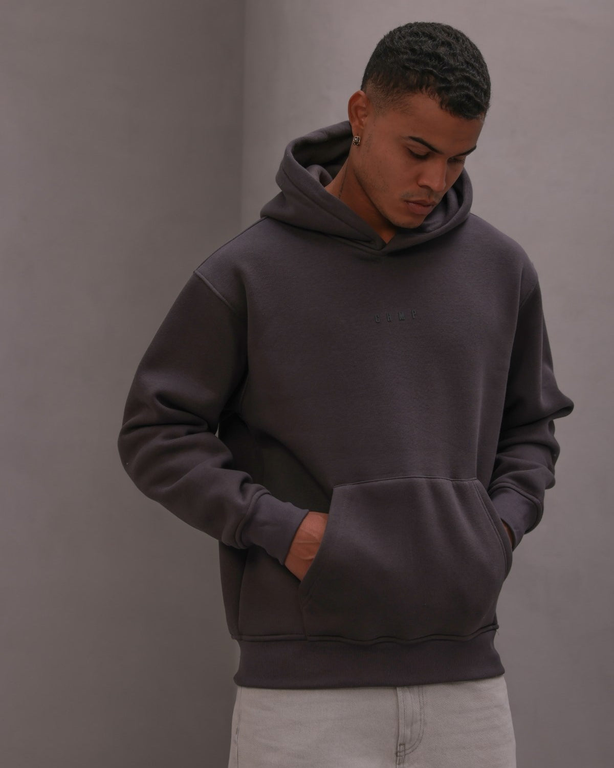 Erkek Oversize Sweatshirt Hoodie CHMP Yazlı Baskılı Füme – Kapüşonlu, 3 İplik Polar, Kanguru Cepli