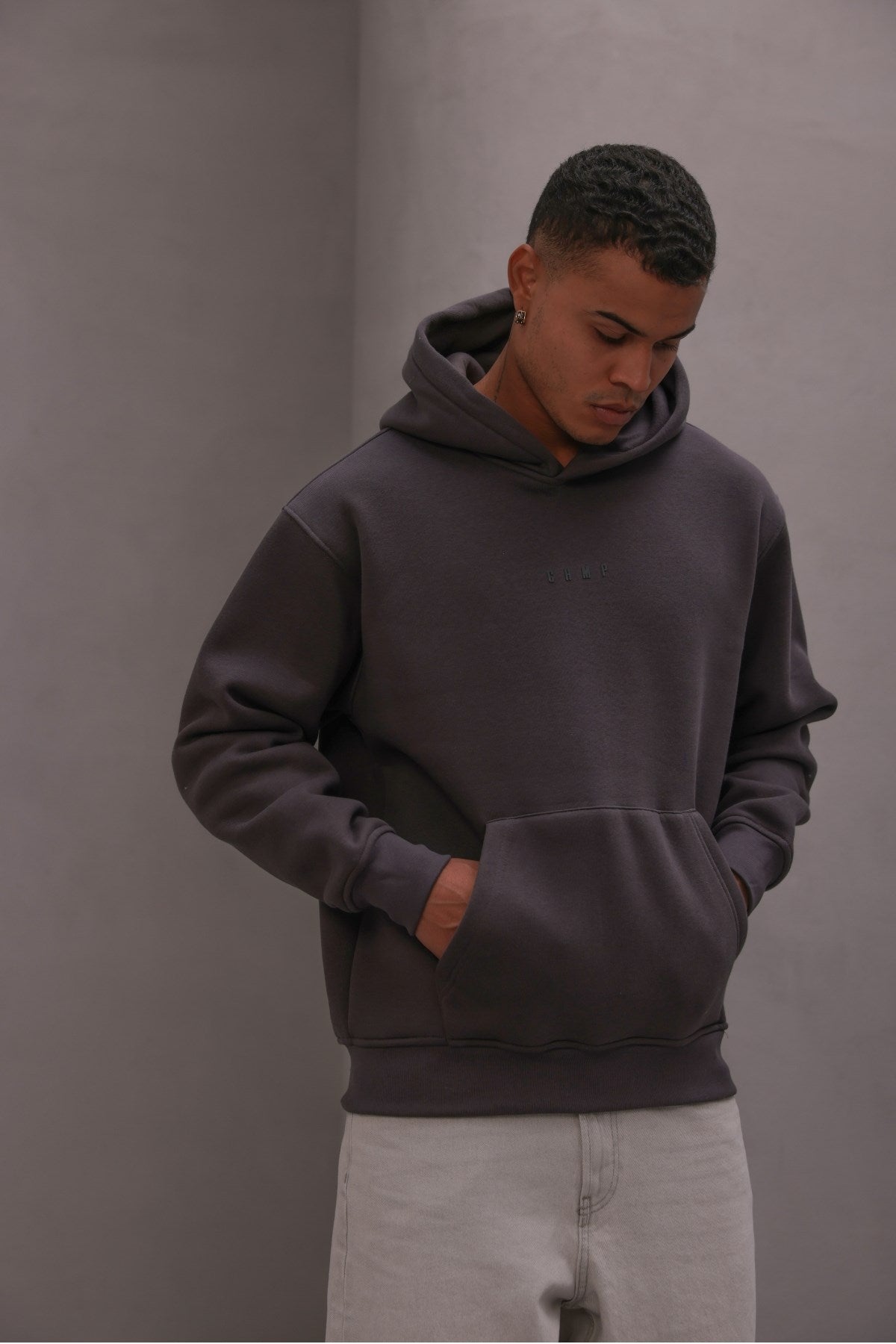 Erkek Oversize Sweatshirt Hoodie CHMP Yazlı Baskılı Füme – Kapüşonlu, 3 İplik Polar, Kanguru Cepli